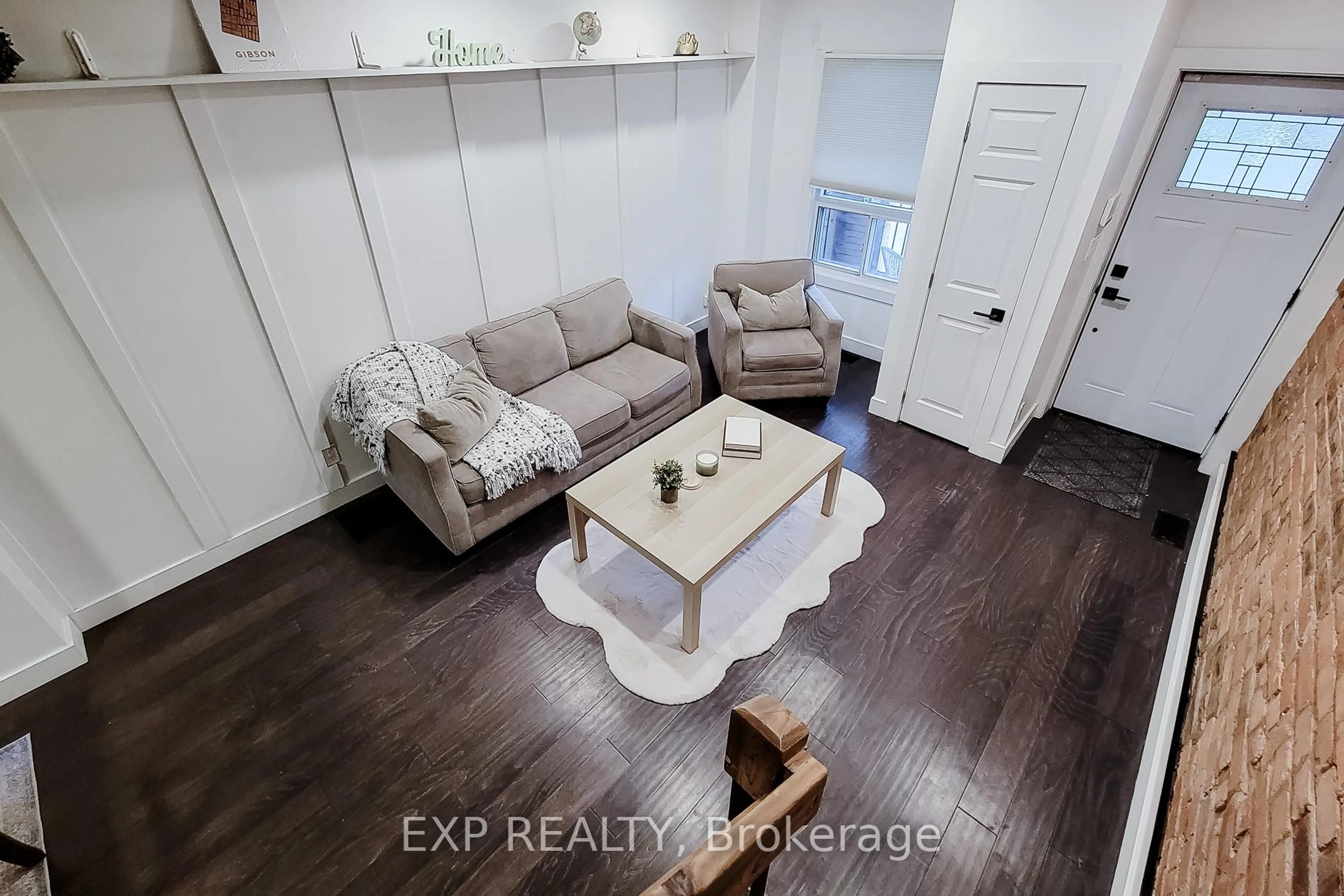 A pic of a room for 90 Gibson Ave, Hamilton Ontario L8L 6J8