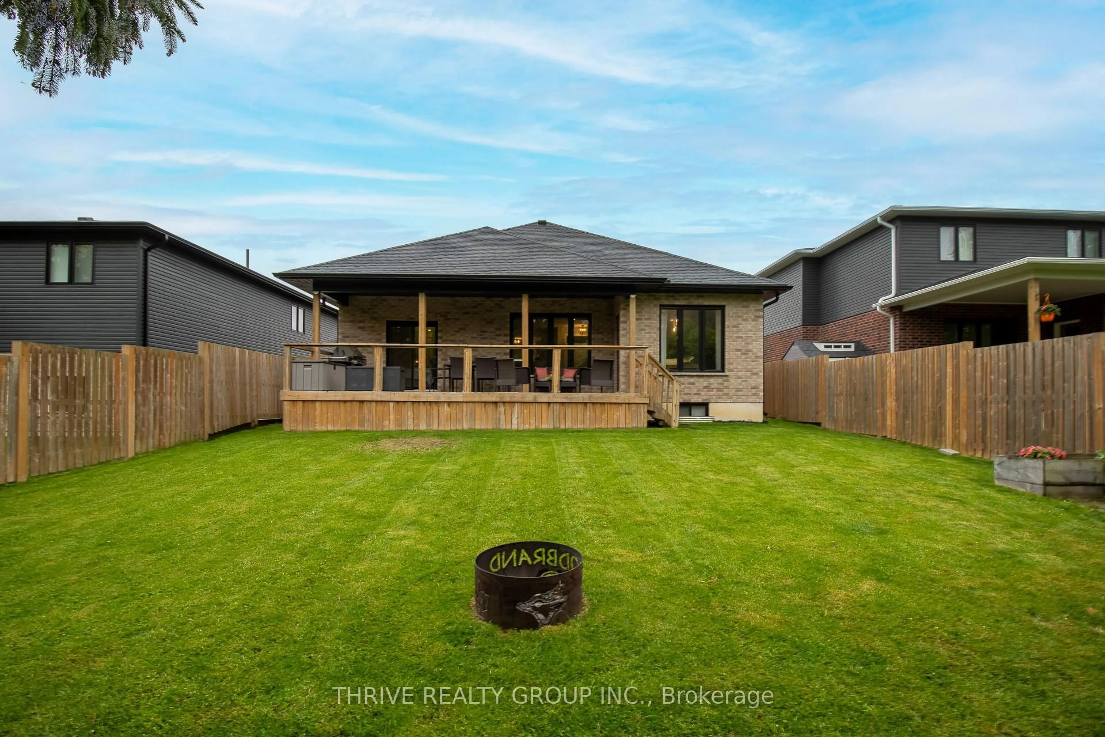 A pic from outside/outdoor area/front of a property/back of a property/a pic from drone, street for 60 Tanya Dr, Southwest Middlesex Ontario N0L 1M0