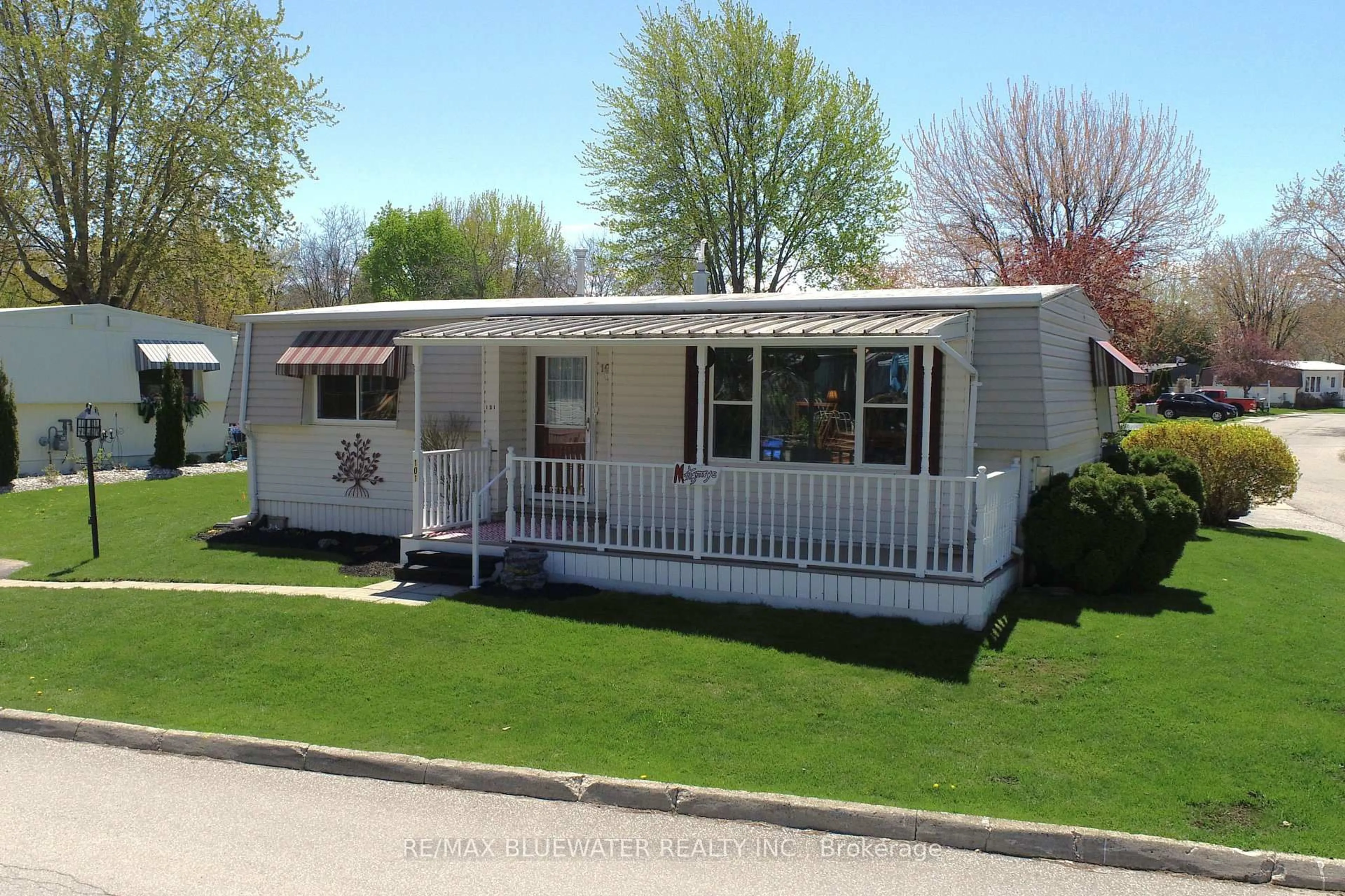 Home with vinyl exterior material, street for 101 Shannon Blvd, South Huron Ontario N0M 1T0