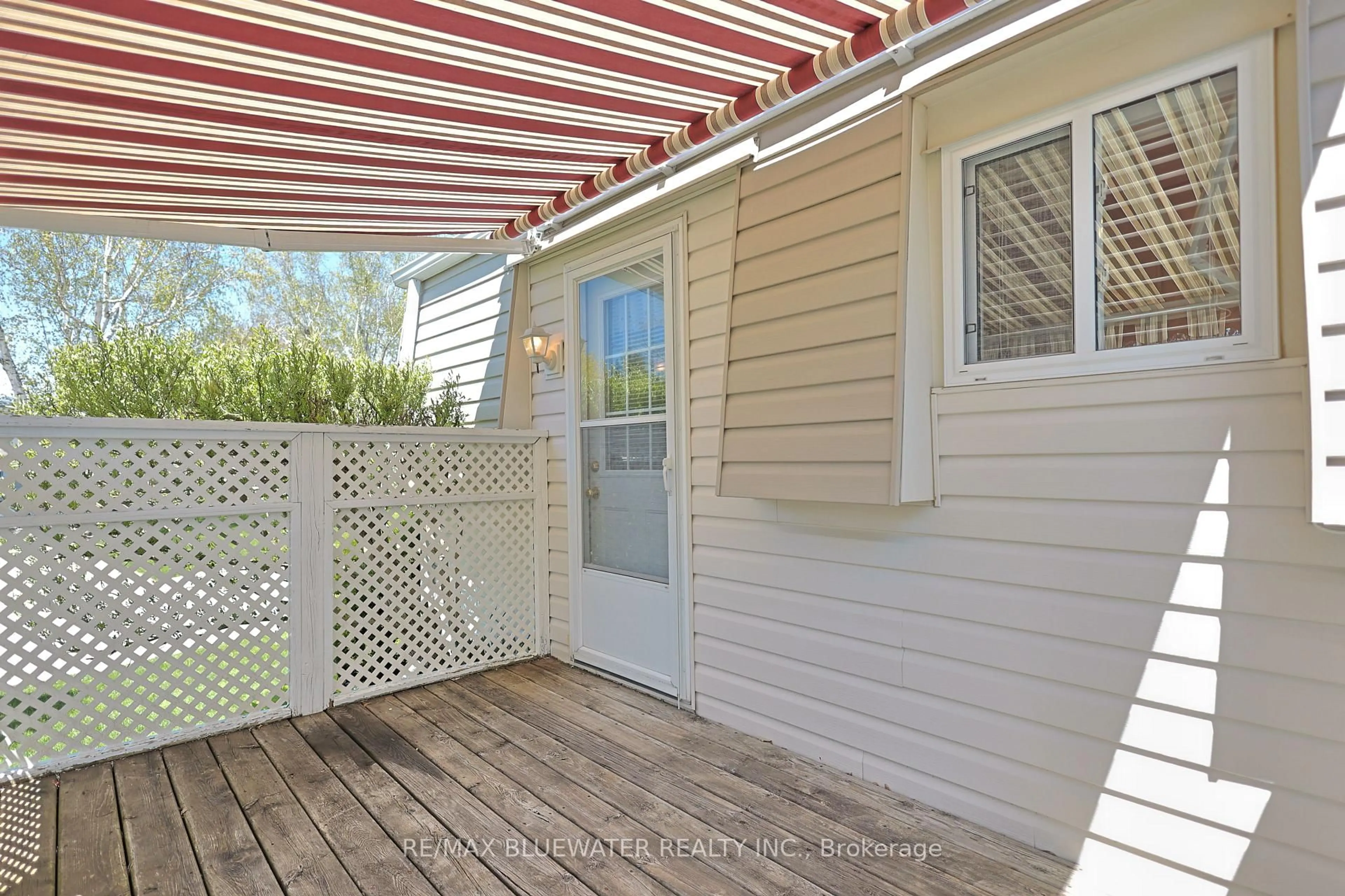 Patio, street for 101 Shannon Blvd, South Huron Ontario N0M 1T0
