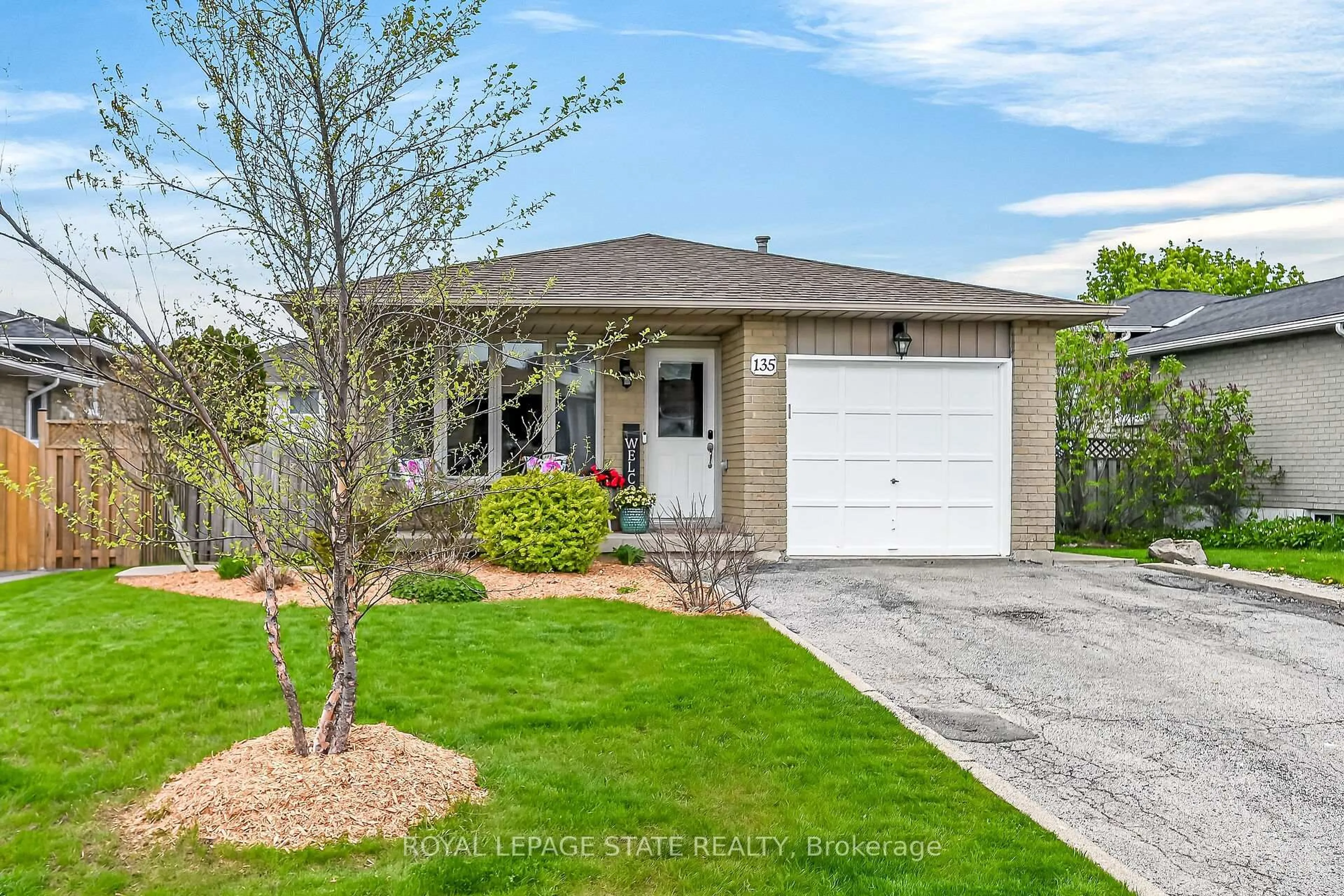 Home with vinyl exterior material, street for 135 Independence Dr, Hamilton Ontario L8W 3C2
