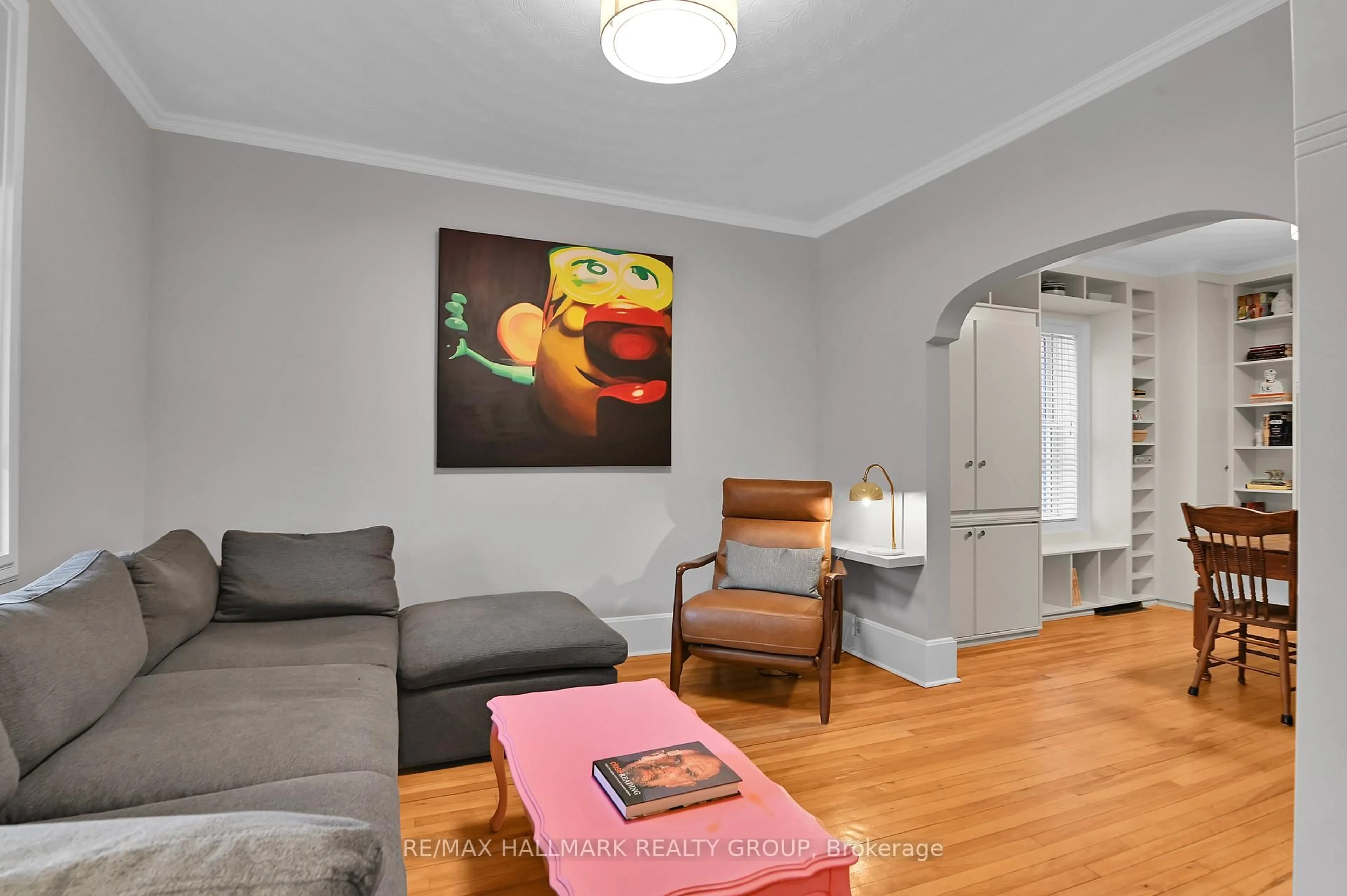 Living room with furniture, unknown for 280 Flora St, Ottawa Ontario K1R 5S3