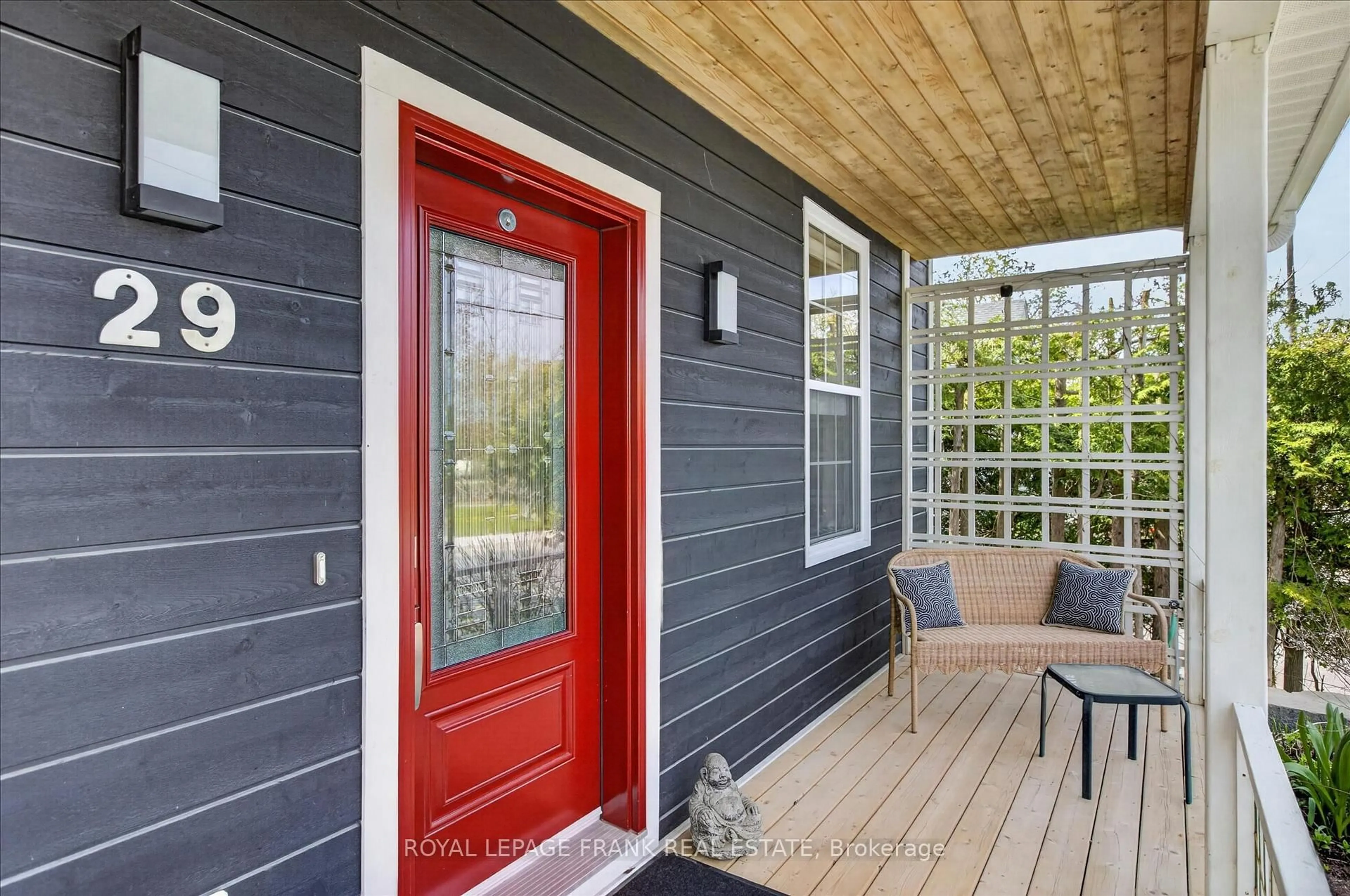 Indoor entryway for 29 Caroline St, Selwyn Ontario K0L 2H0