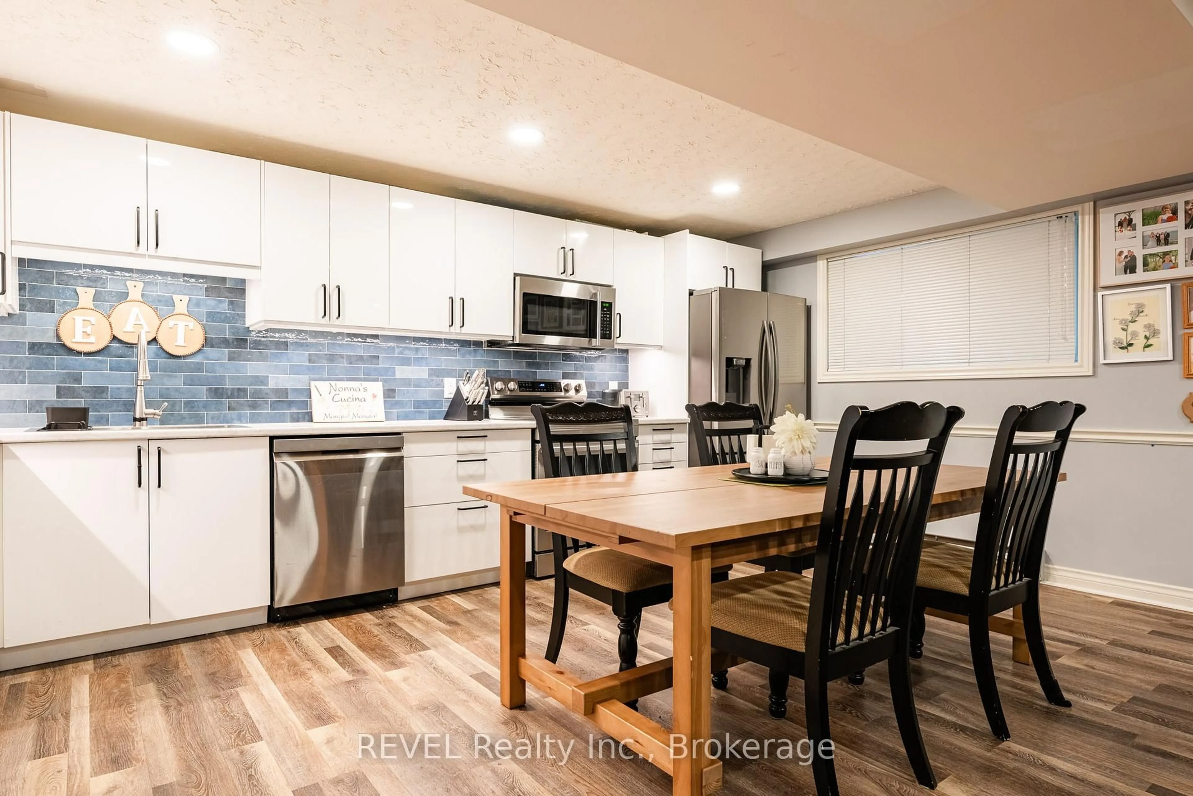 Open concept kitchen, unknown for 9 Amberwood Crt, St. Catharines Ontario L2N 7E1