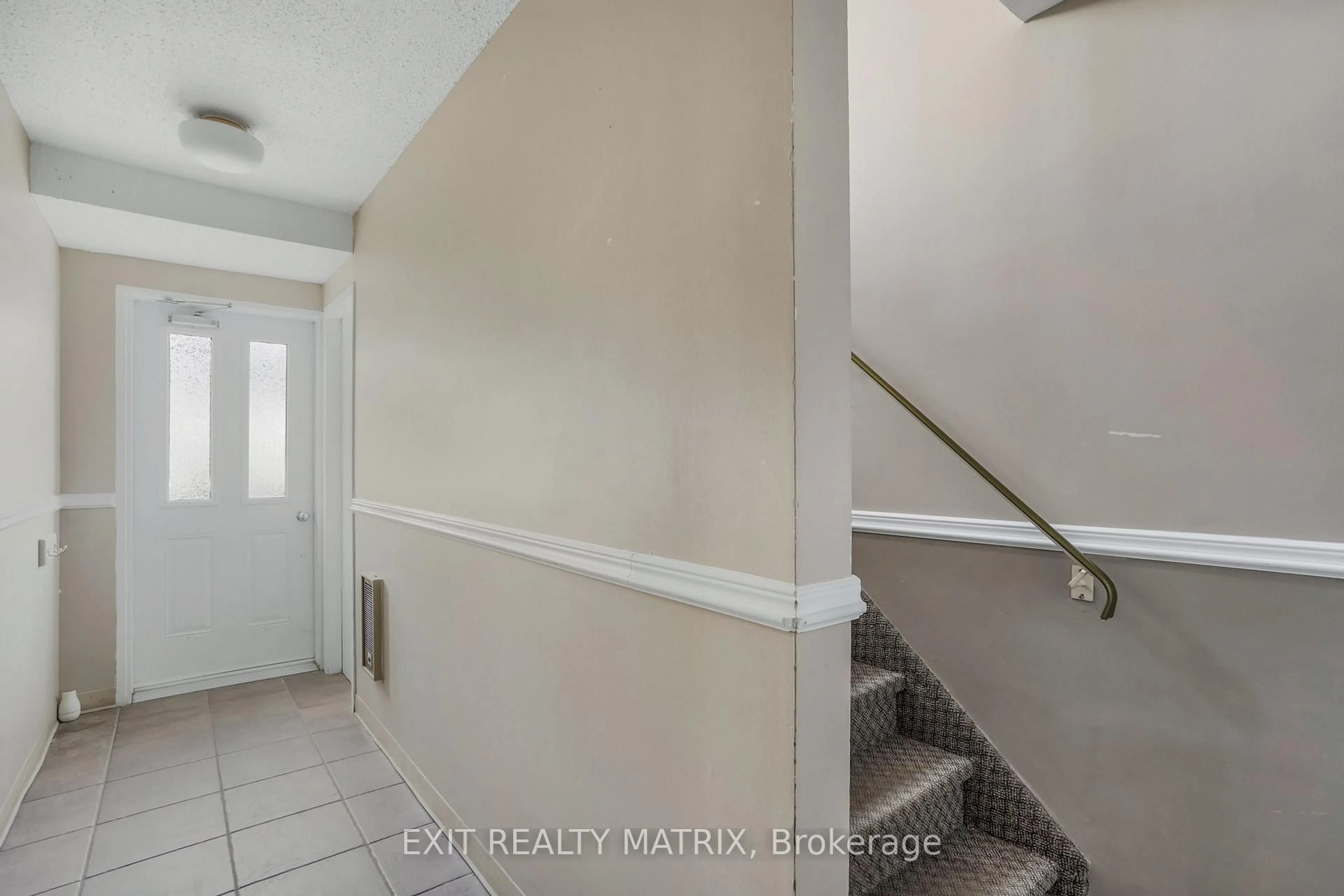Indoor entryway for 185 Du Comte Rte #205B, Alfred and Plantagenet Ontario K0B 1L0