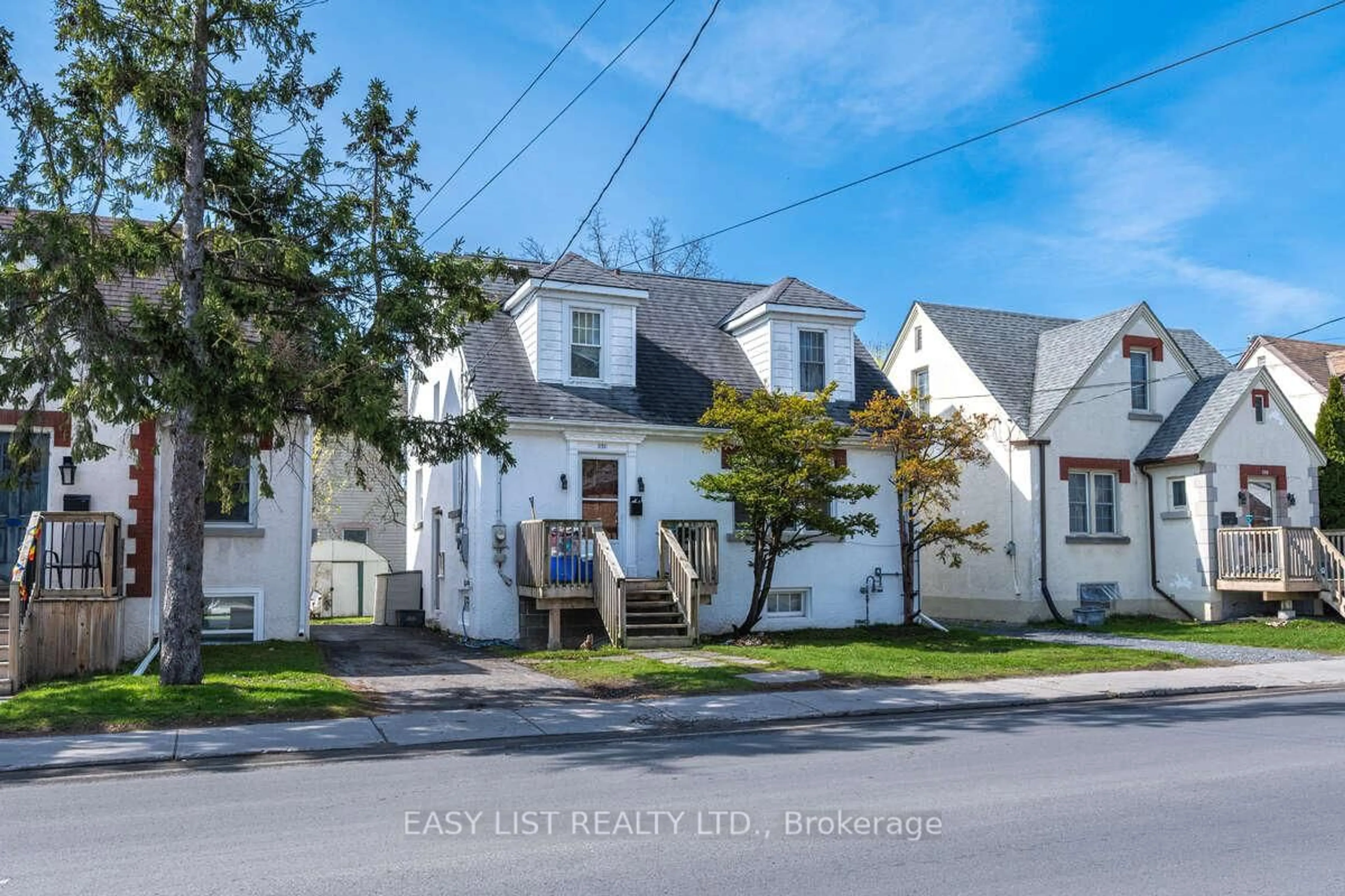 A pic from outside/outdoor area/front of a property/back of a property/a pic from drone, street for 550 Brock St, Kingston Ontario K7L 1V2