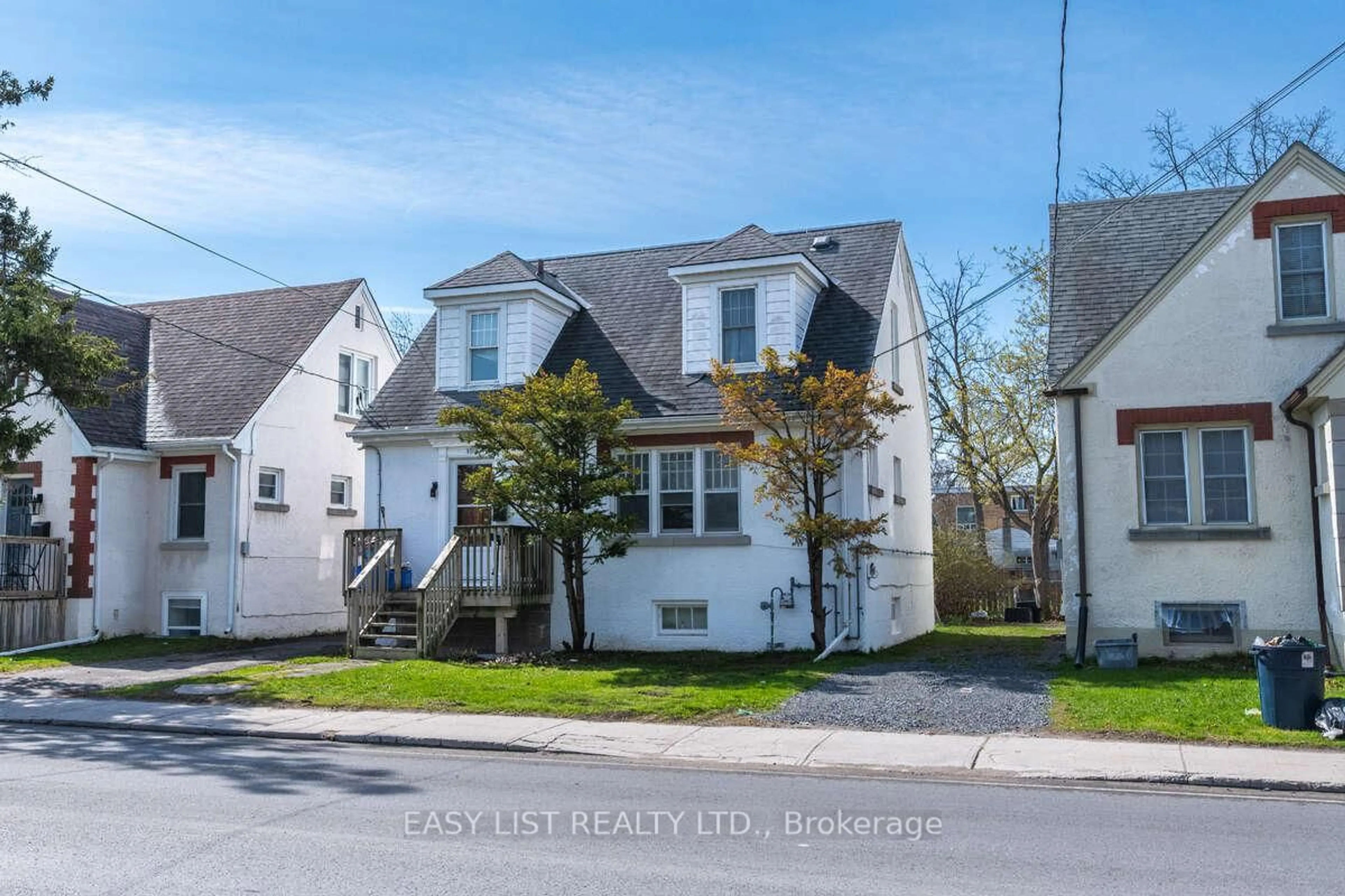 A pic from outside/outdoor area/front of a property/back of a property/a pic from drone, street for 550 Brock St, Kingston Ontario K7L 1V2
