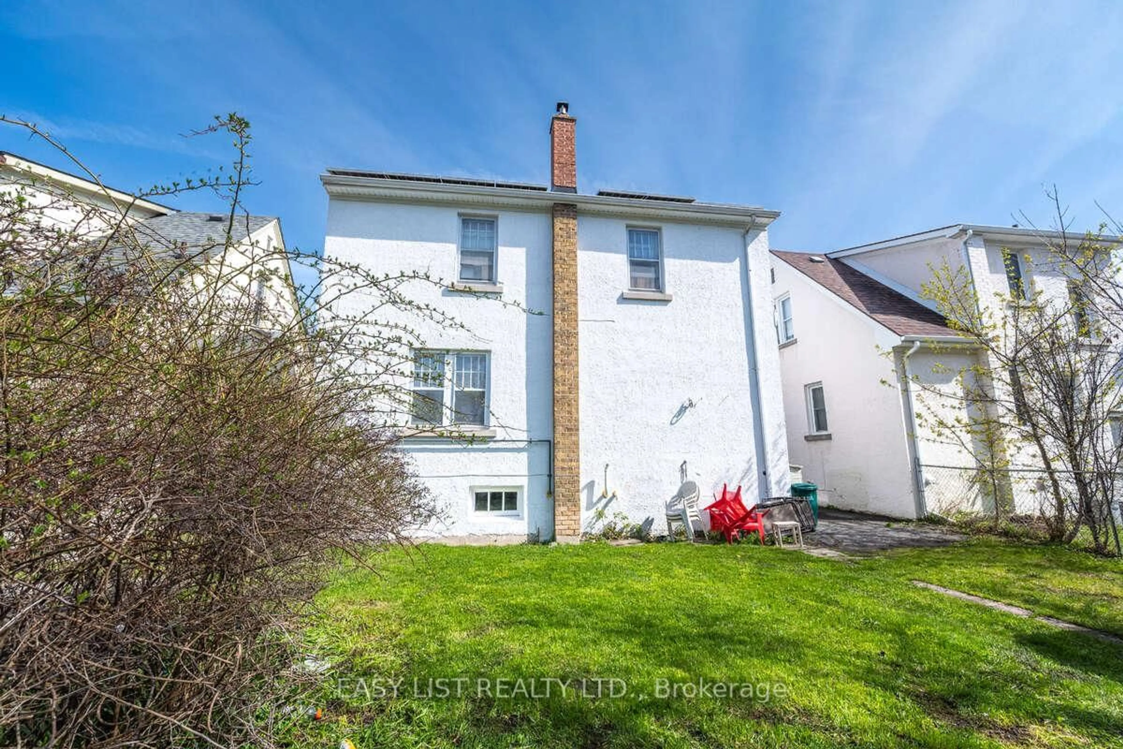 A pic from outside/outdoor area/front of a property/back of a property/a pic from drone, building for 550 Brock St, Kingston Ontario K7L 1V2
