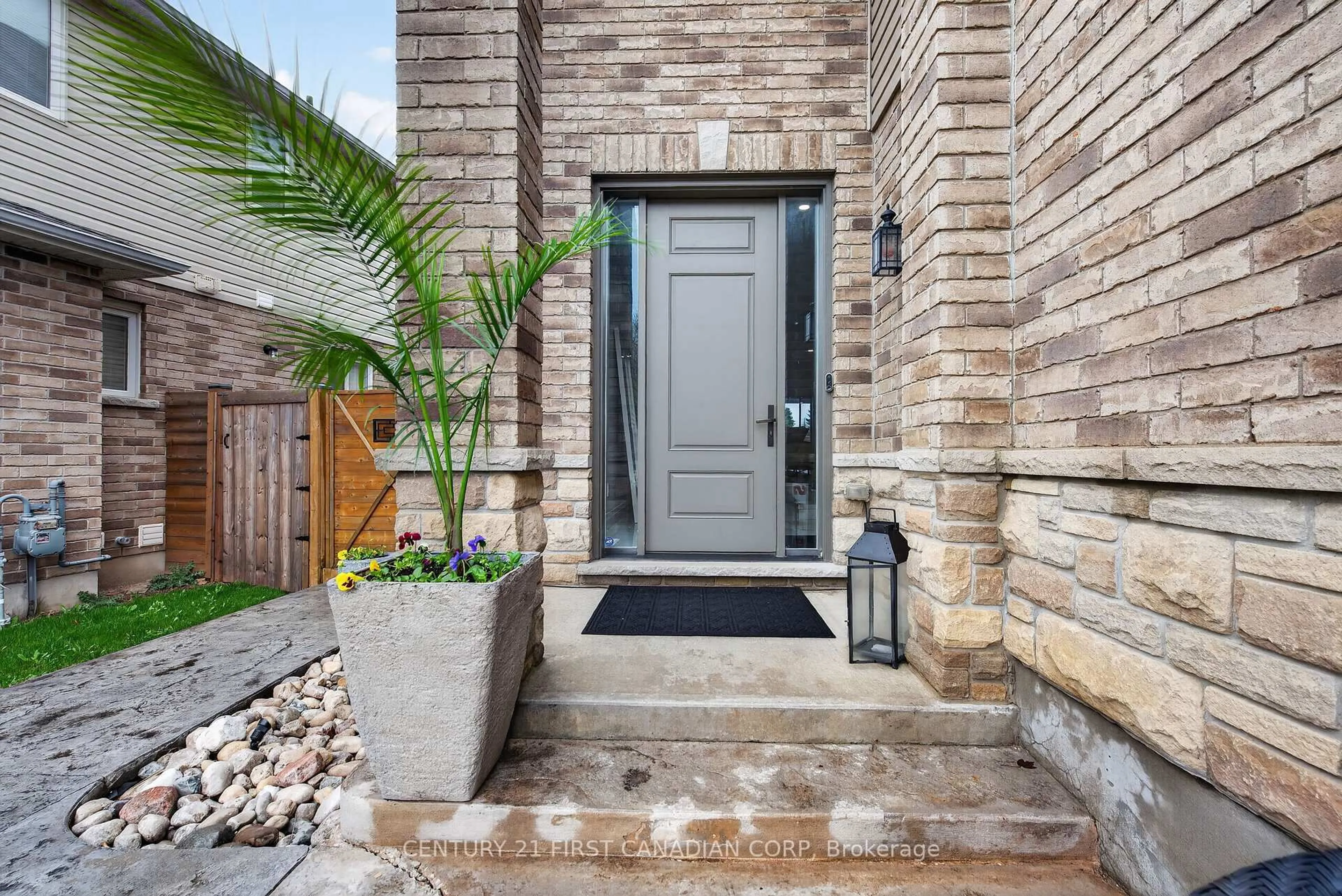 Indoor entryway for 2344 Buroak Dr, London North Ontario N6G 0L1