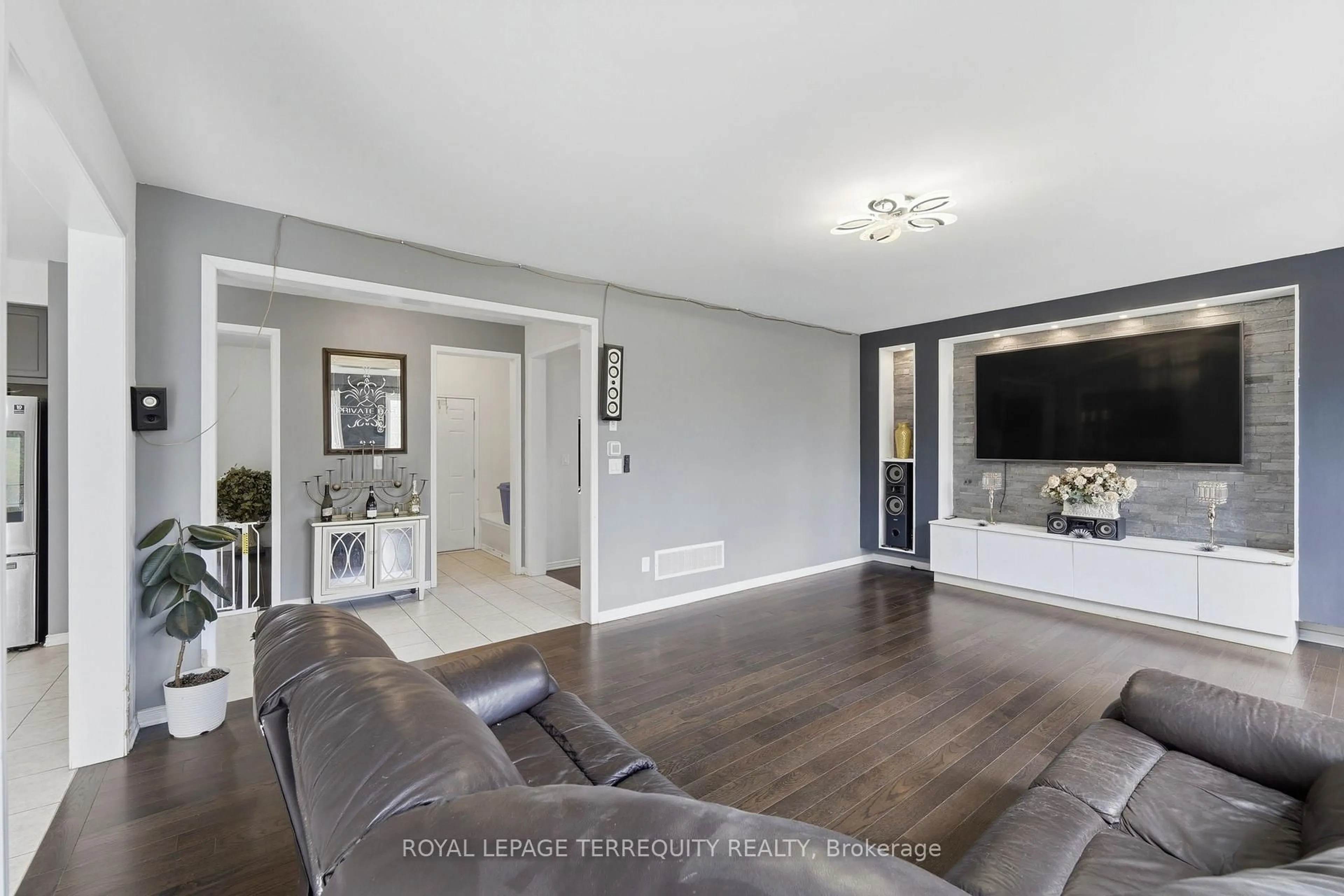 Living room with furniture, unknown for 65 Cactus Cres, Hamilton Ontario L8J 0M4