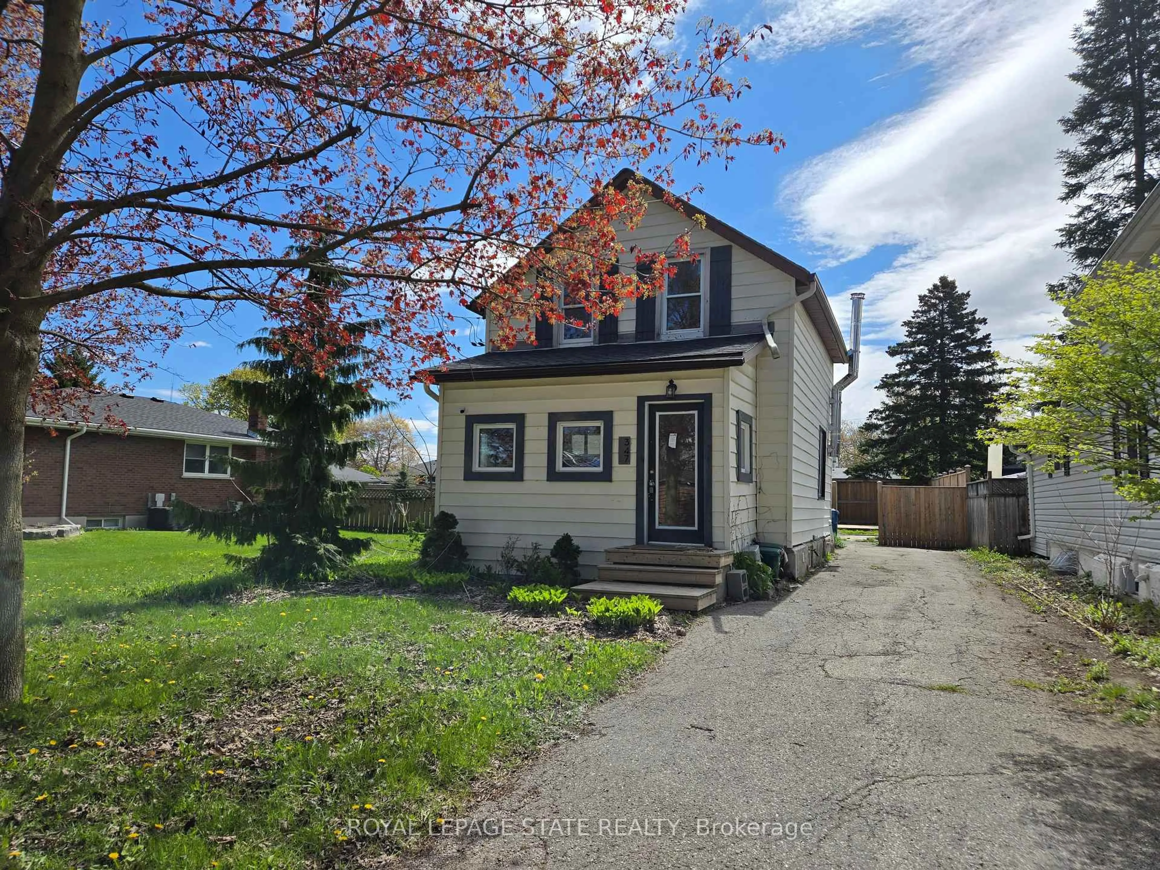 A pic from outside/outdoor area/front of a property/back of a property/a pic from drone, street for 347 Birmingham St, Stratford Ontario N5A 2T9