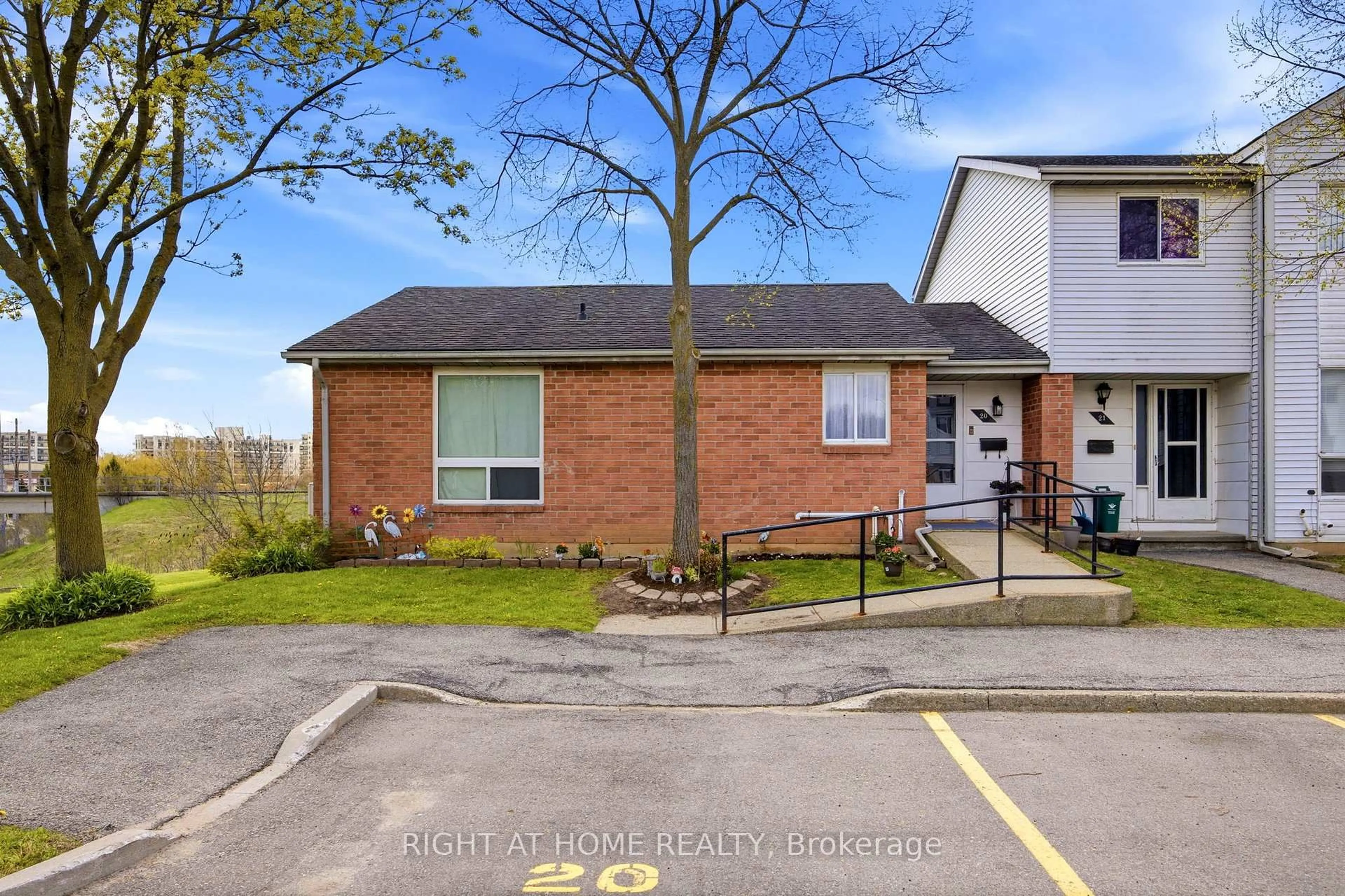 A pic from outside/outdoor area/front of a property/back of a property/a pic from drone, street for 40 Imperial Rd #20, Guelph Ontario N1H 8B4