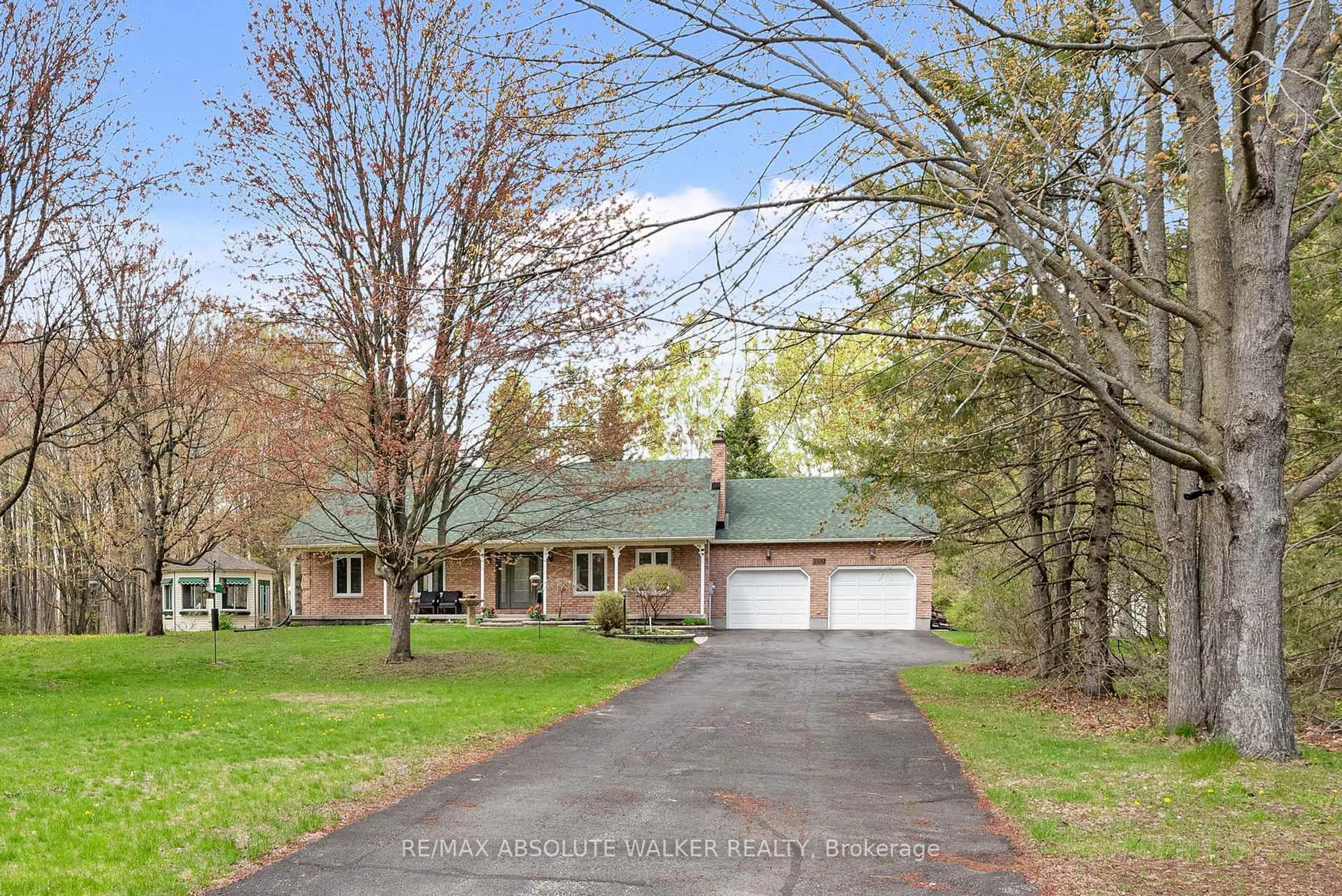 A pic from outside/outdoor area/front of a property/back of a property/a pic from drone, street for 760 Canary St, Orleans Ontario K4B 1H4