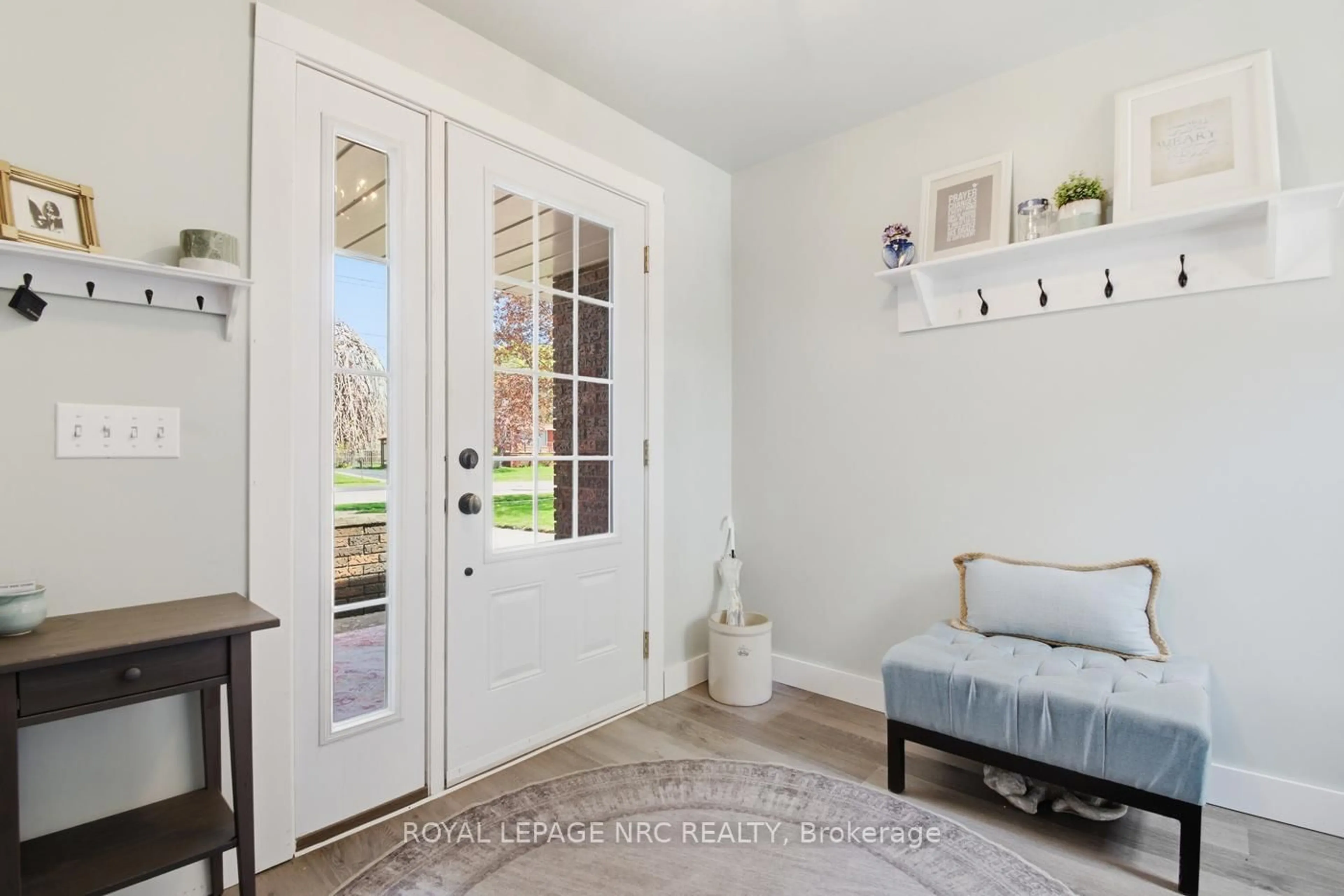 Indoor entryway for 520 Clarence St, Port Colborne Ontario L3K 3H5