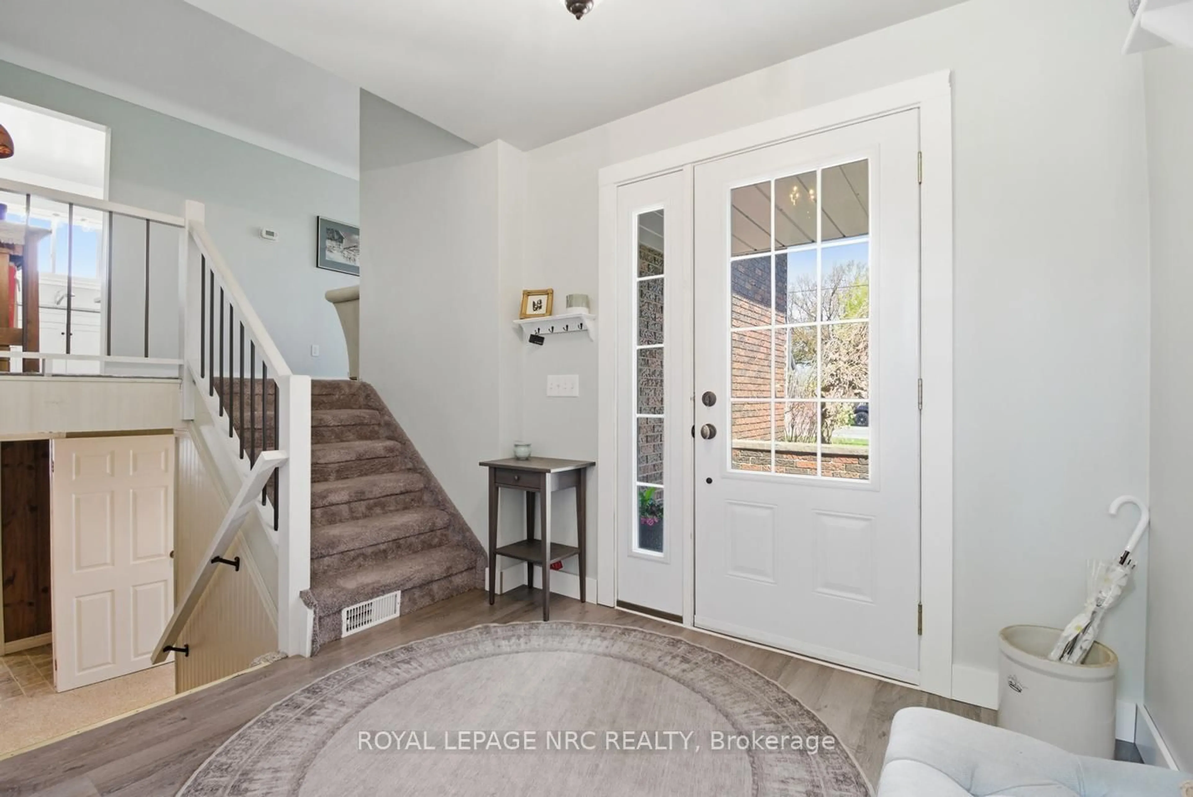 Indoor entryway for 520 Clarence St, Port Colborne Ontario L3K 3H5