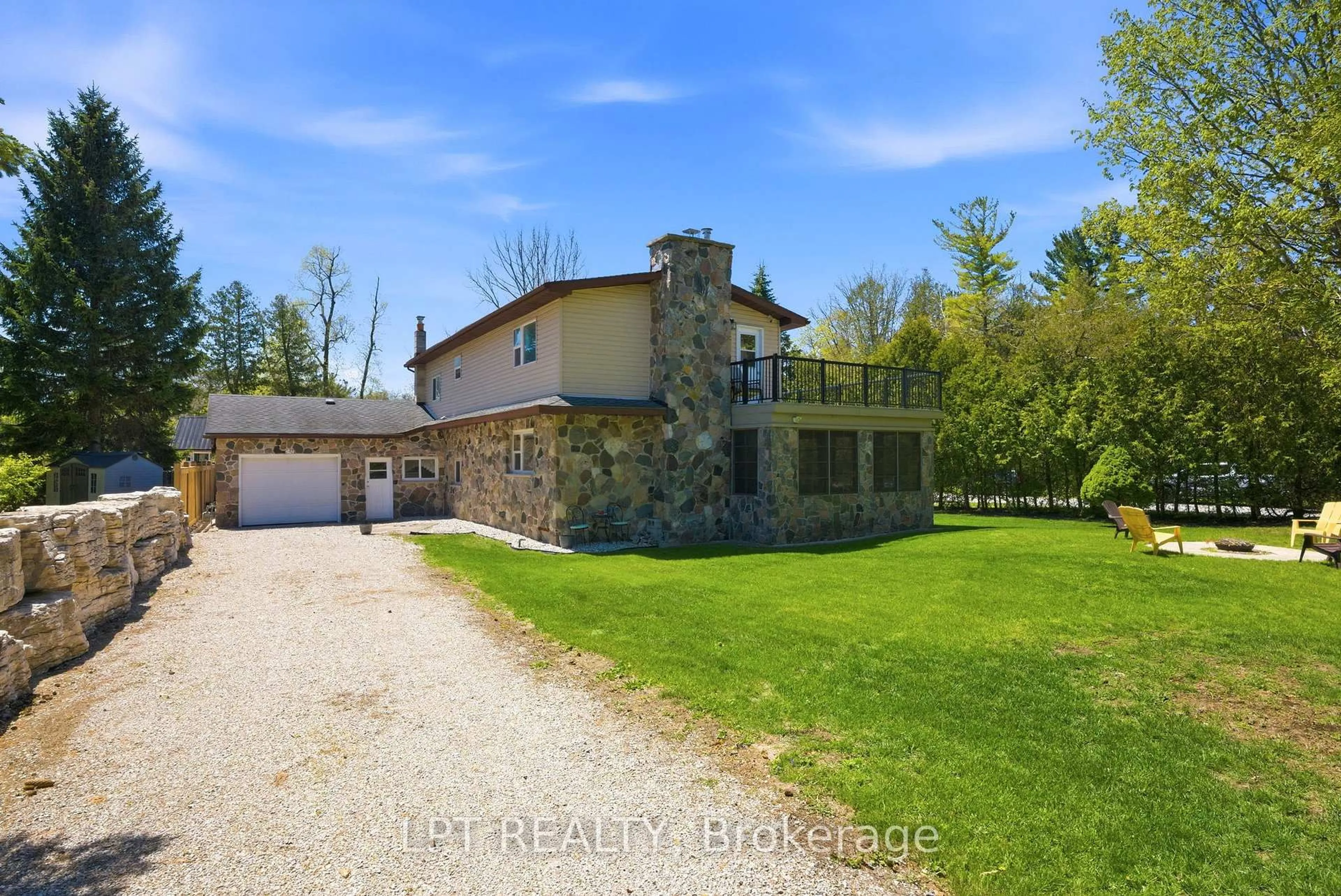 A pic from outside/outdoor area/front of a property/back of a property/a pic from drone, unknown for 9996 Huron St, Lambton Shores Ontario N0M 2L0