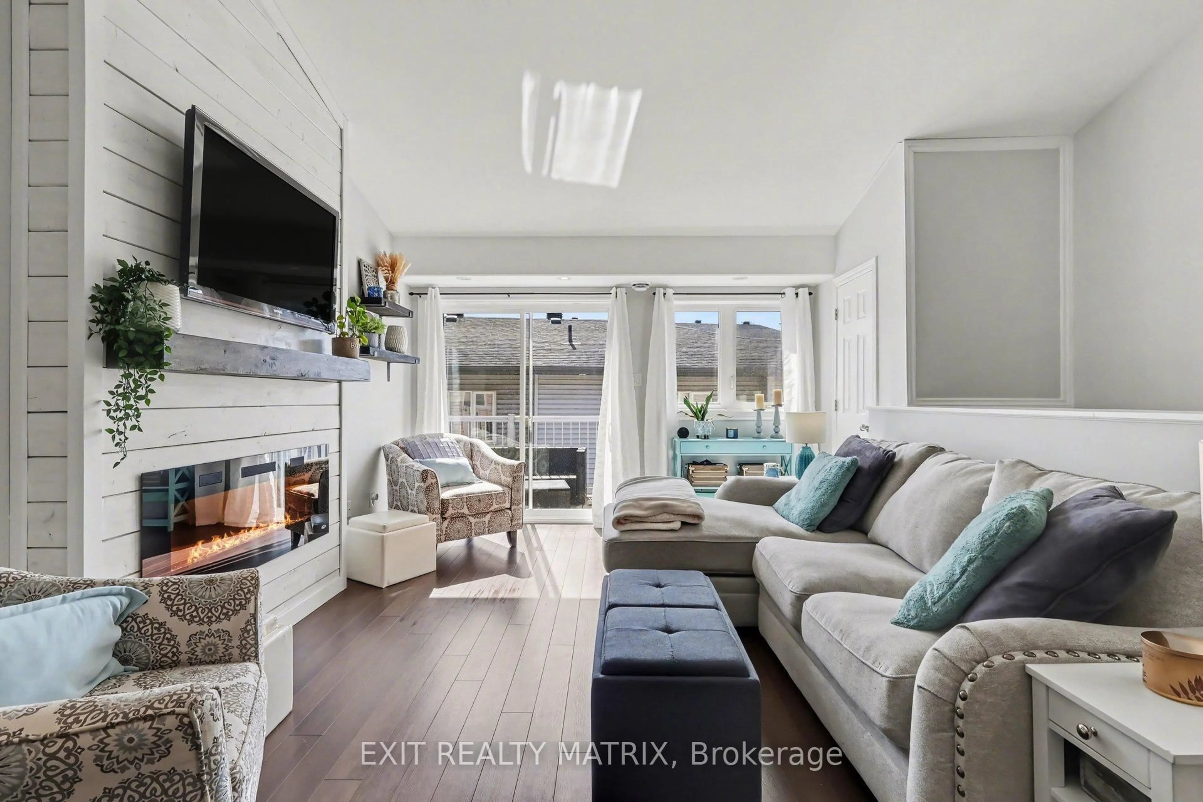 Living room with furniture, unknown for 1238 Marenger St #2, Ottawa Ontario K1C 1S2