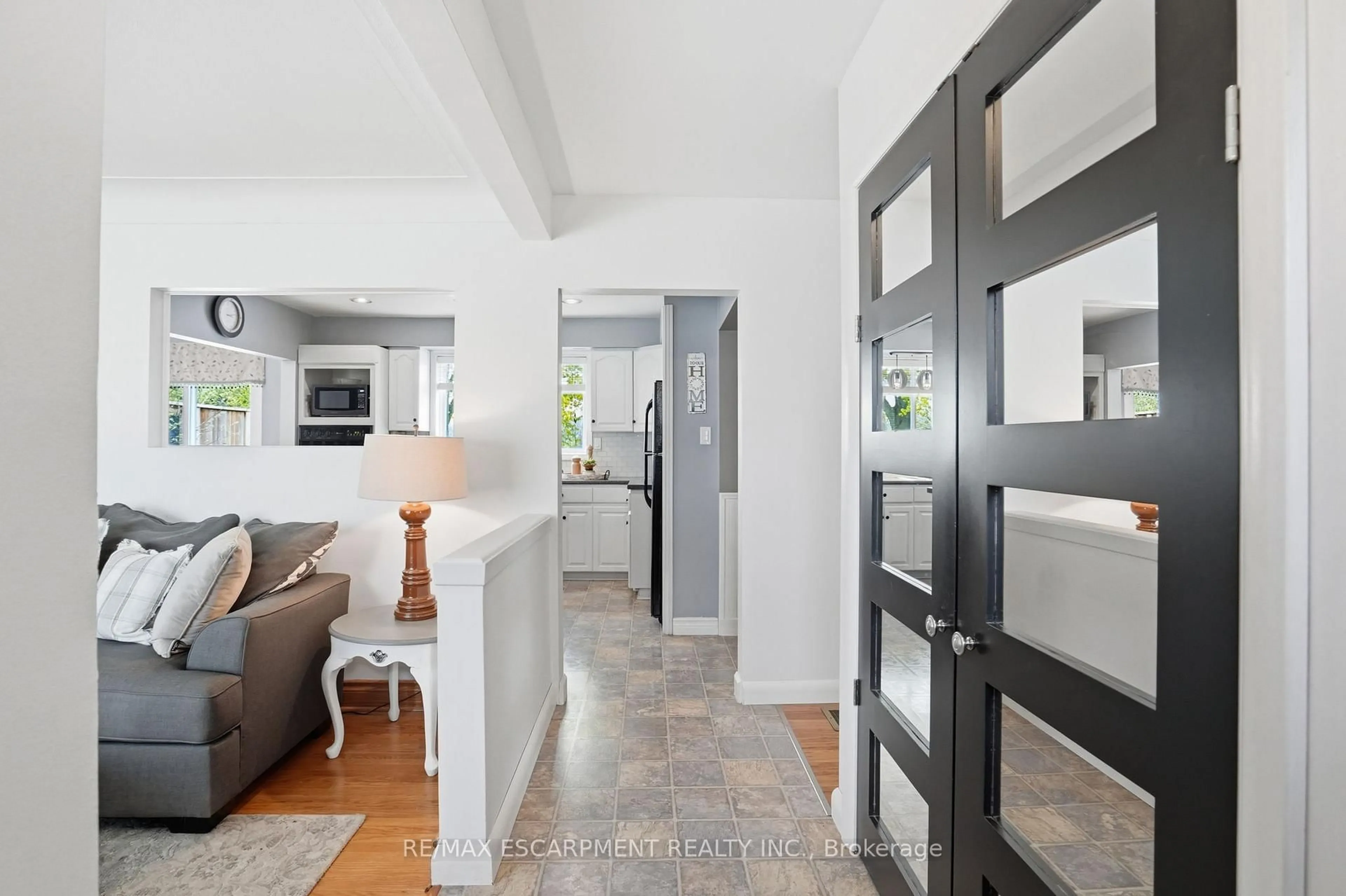 Indoor entryway for 31 Algonquin Ave, Hamilton Ontario L9H 7K9