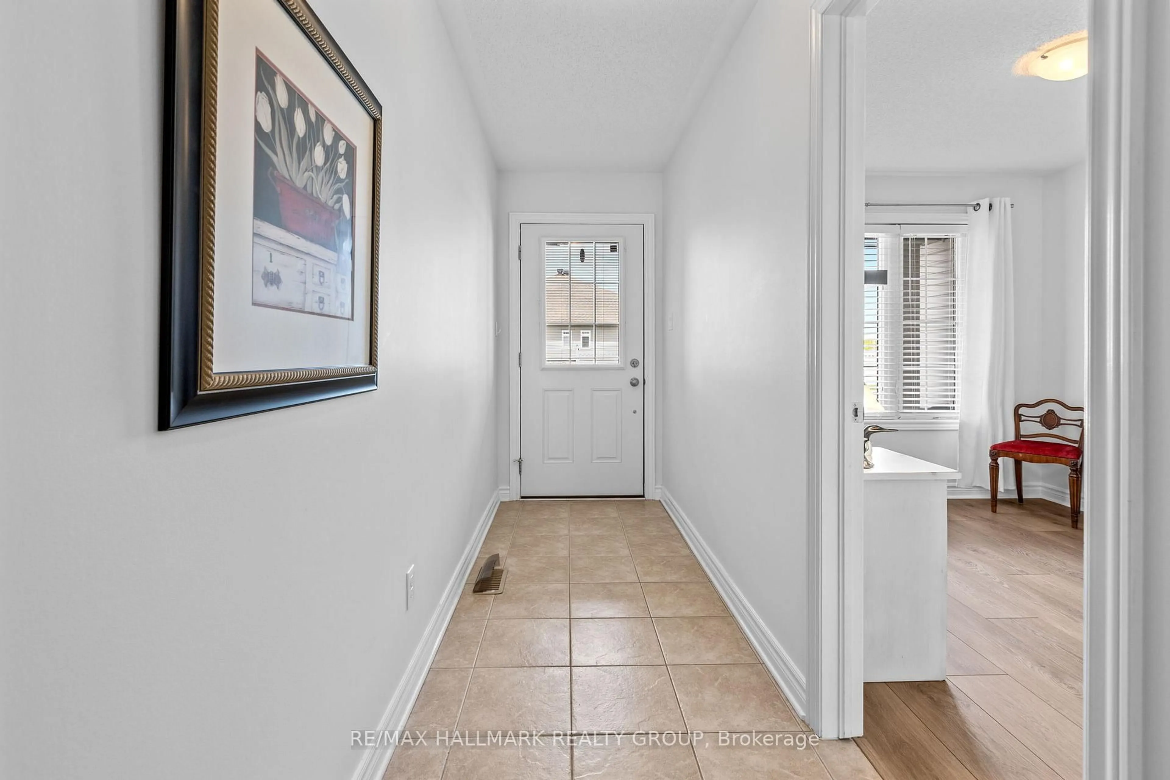 Indoor entryway for 3 Horton St, Almonte Ontario K0A 1A0
