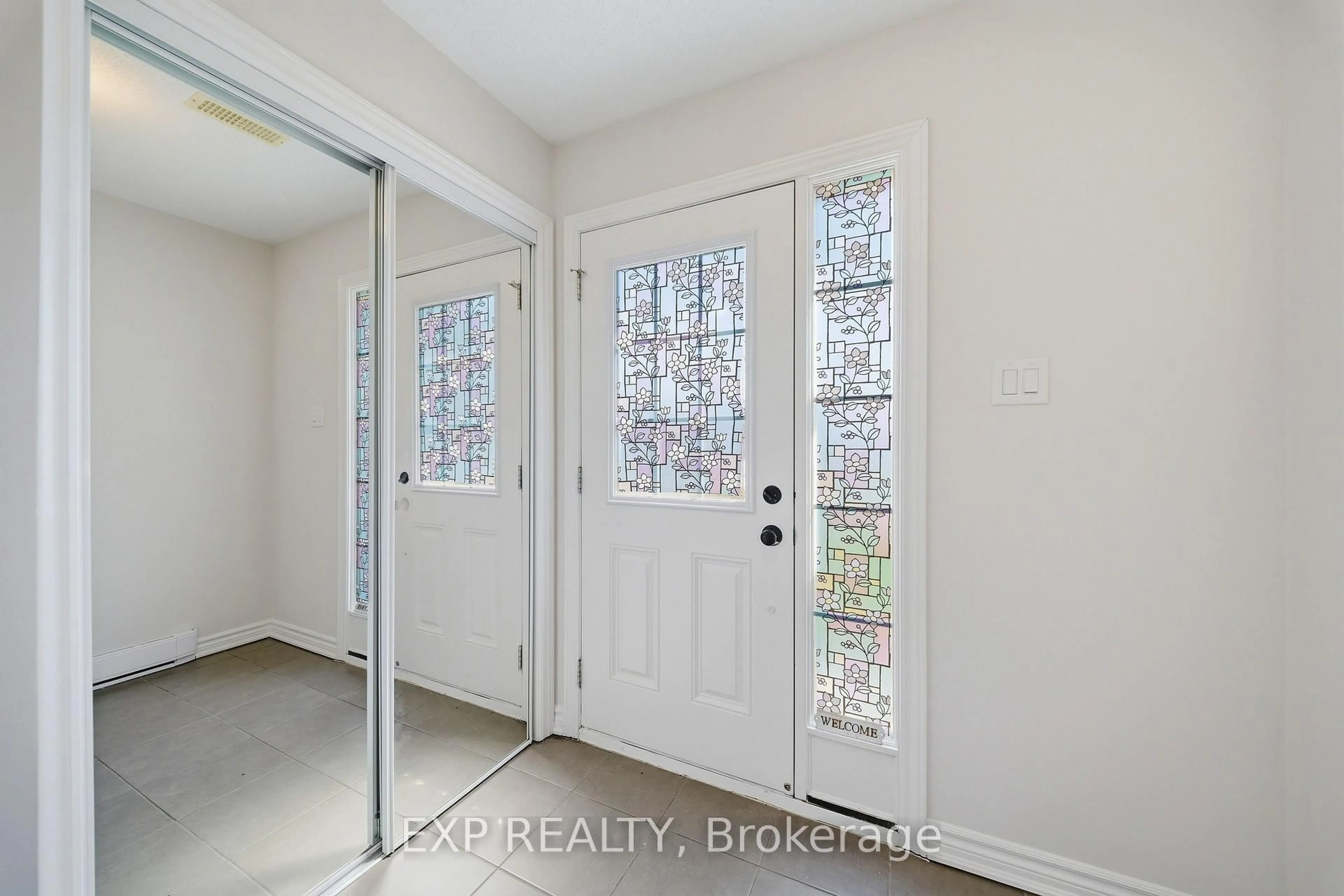 Indoor entryway for 429 Rosingdale St, Ottawa Ontario K2M 0L8