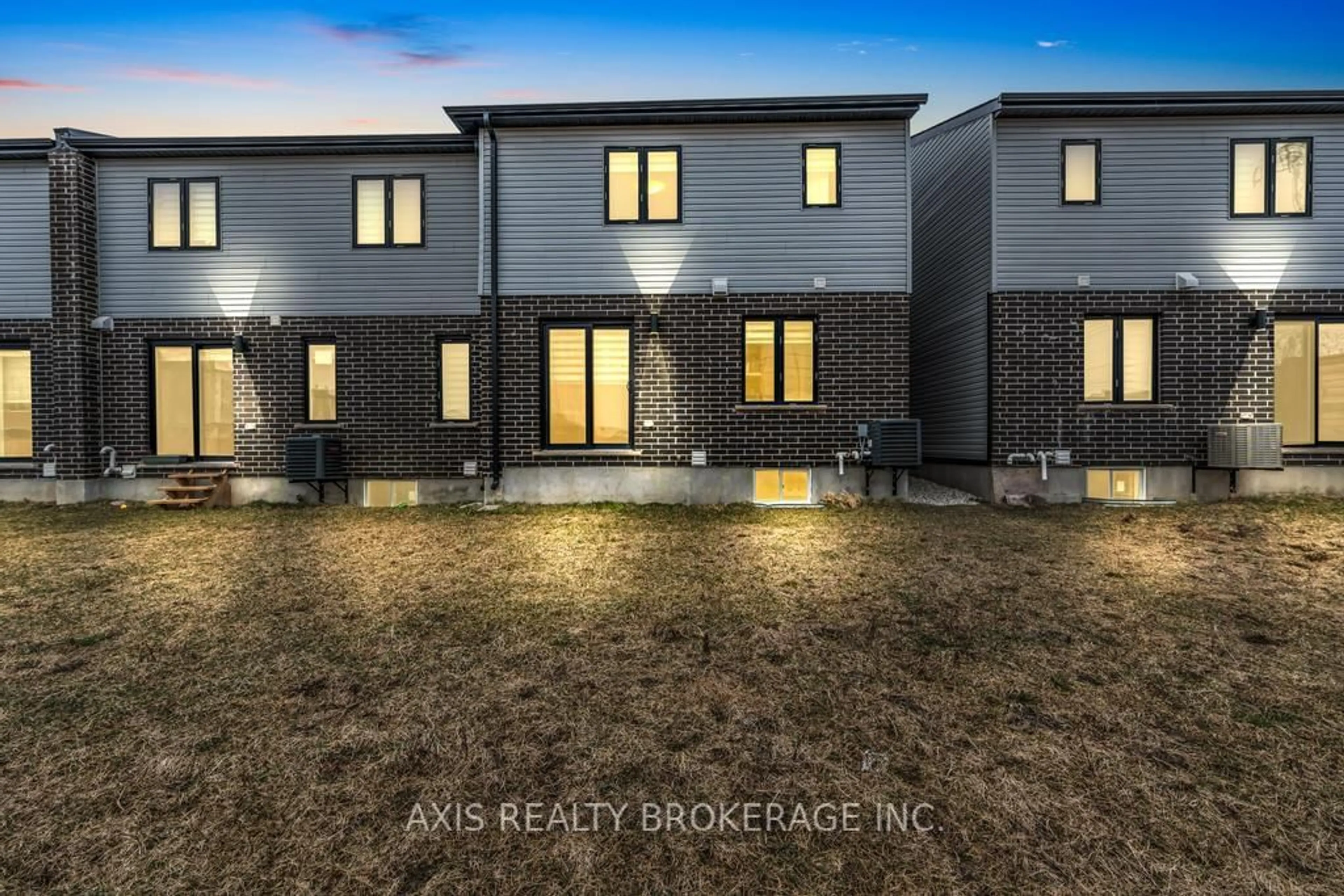 A pic from outside/outdoor area/front of a property/back of a property/a pic from drone, unknown for 2978 Turner Cres, London South Ontario N6M 0A1