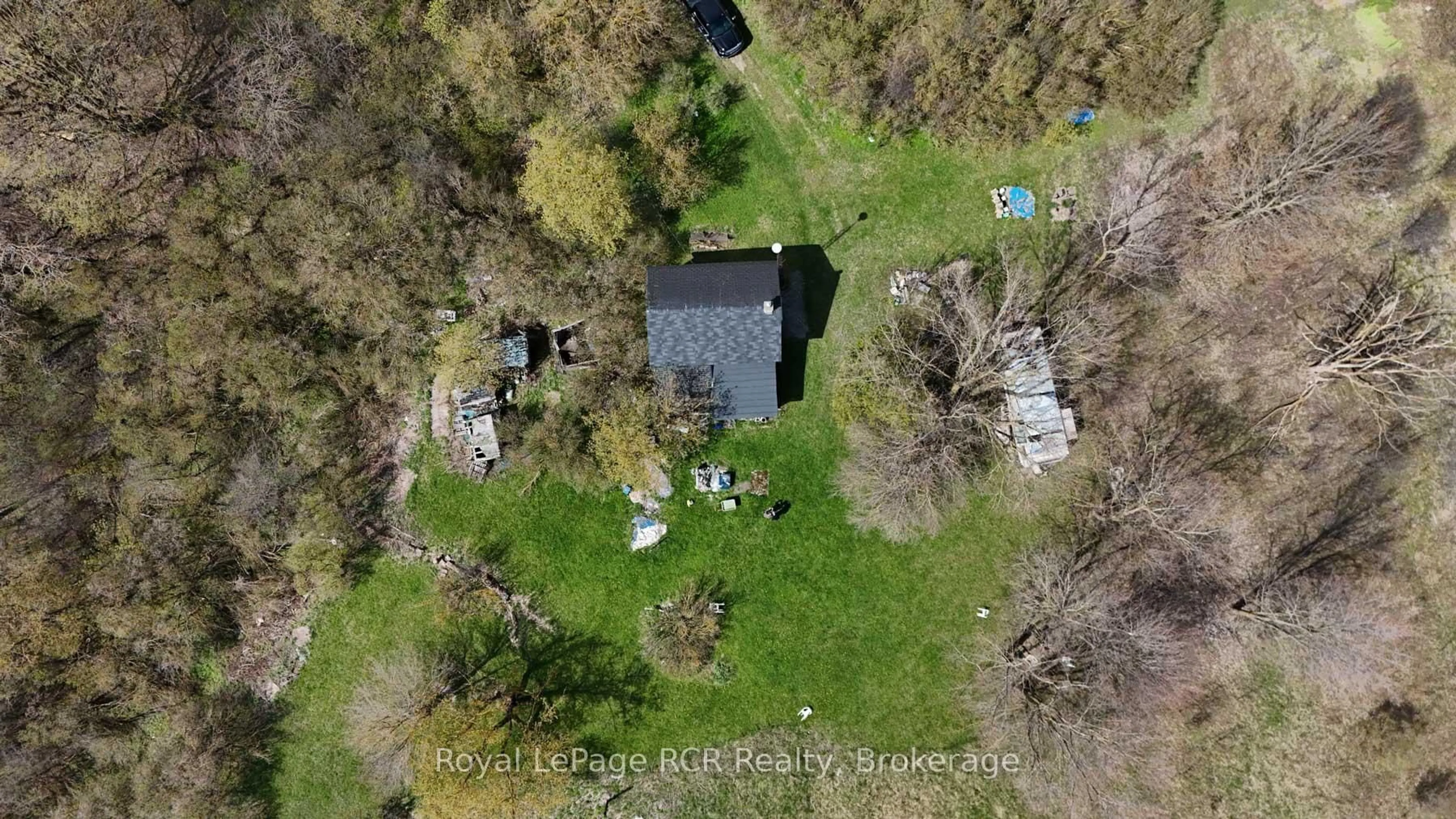 A pic from outside/outdoor area/front of a property/back of a property/a pic from drone, building for 250 HARRIS St, Wellington North Ontario N0G 2L3