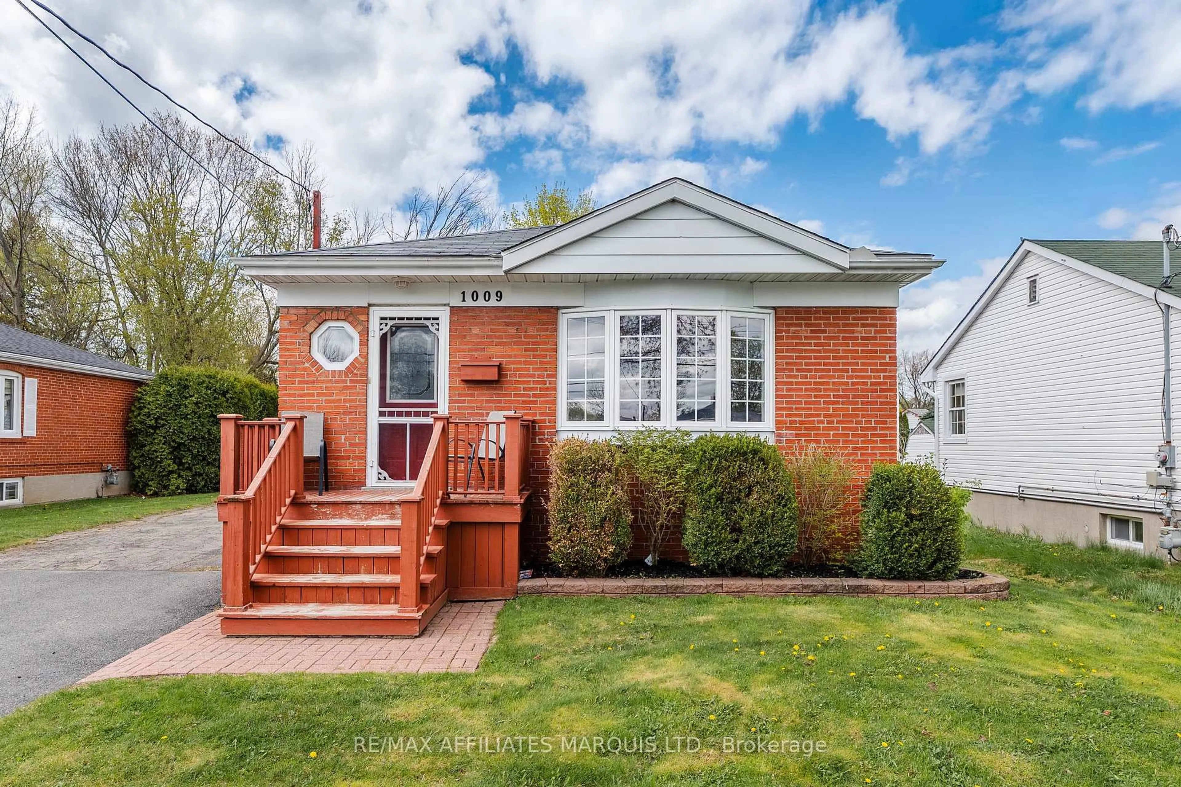 Home with brick exterior material, street for 1009 Leonard Ave, Cornwall Ontario K6J 1M1