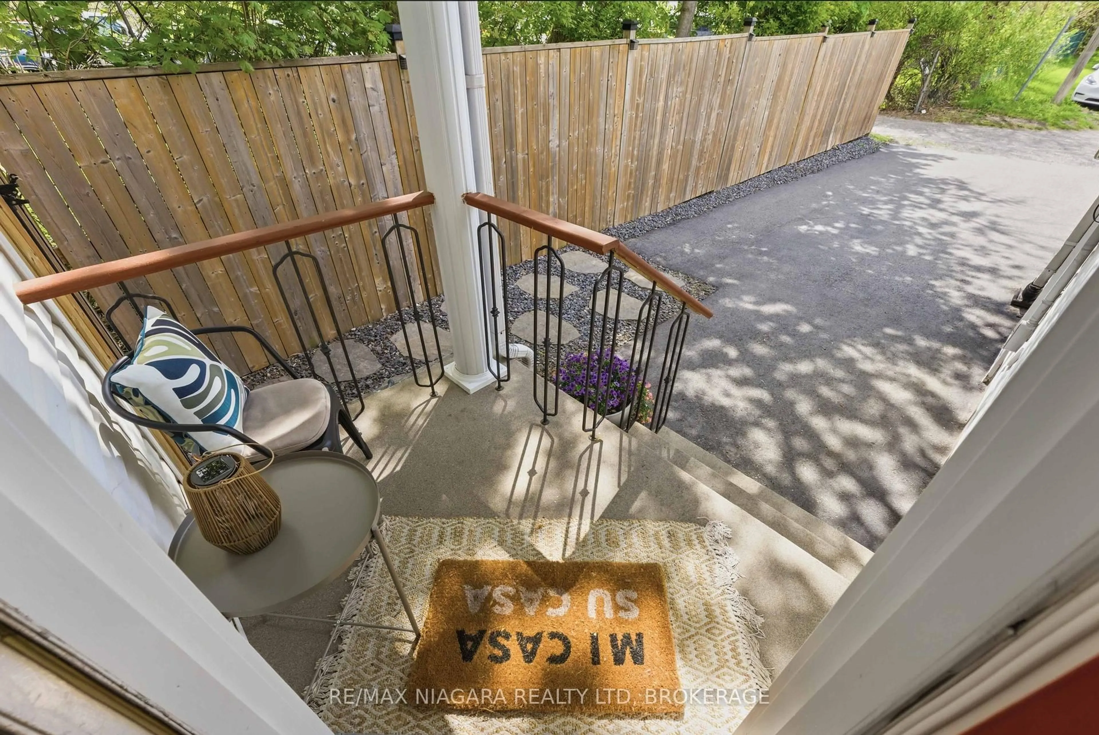 Patio, street for 25 Beverly St, St. Catharines Ontario L2P 2J9