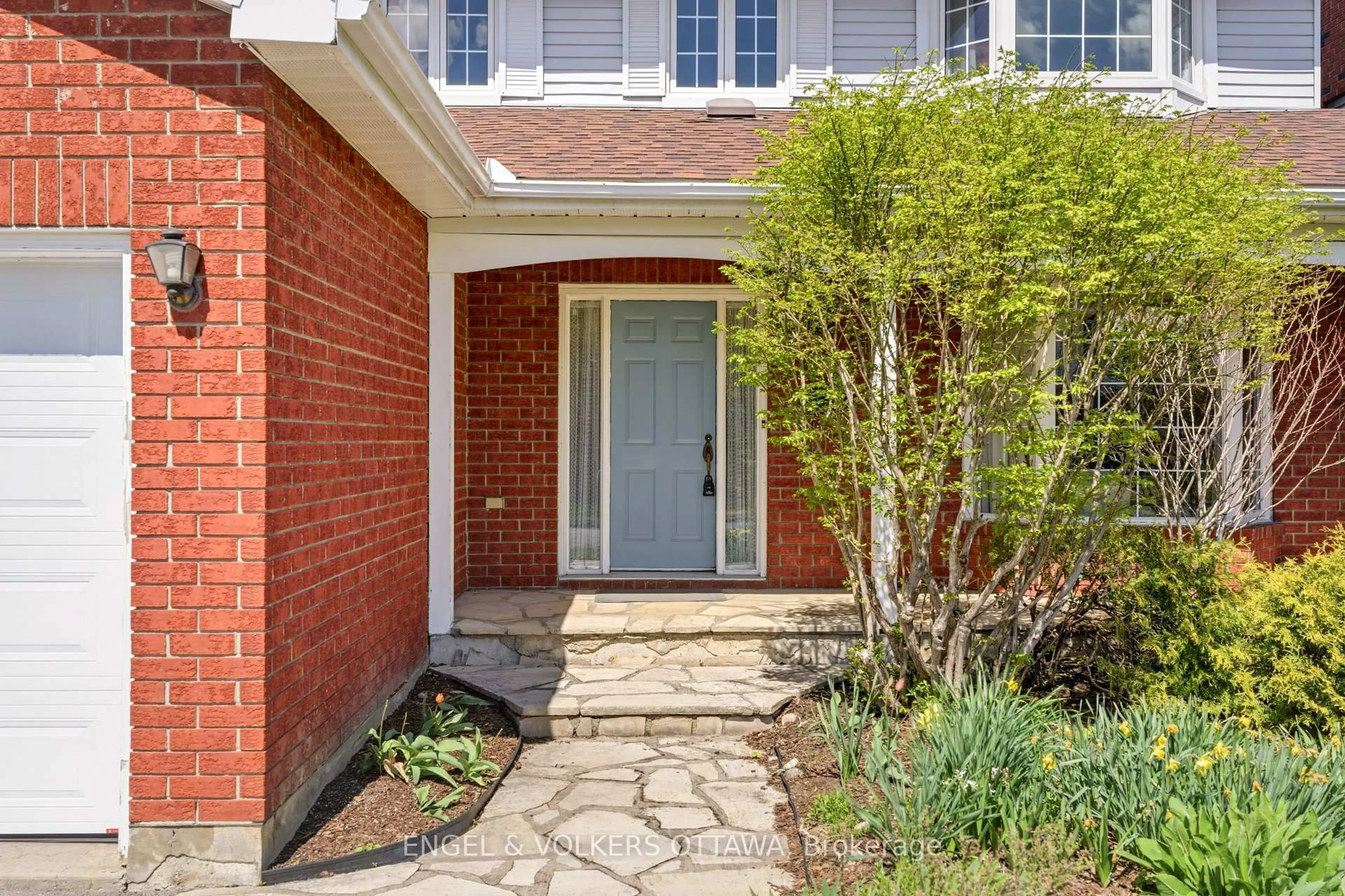 Home with brick exterior material, street for 90 Topley Cres, Ottawa Ontario K1G 4M6