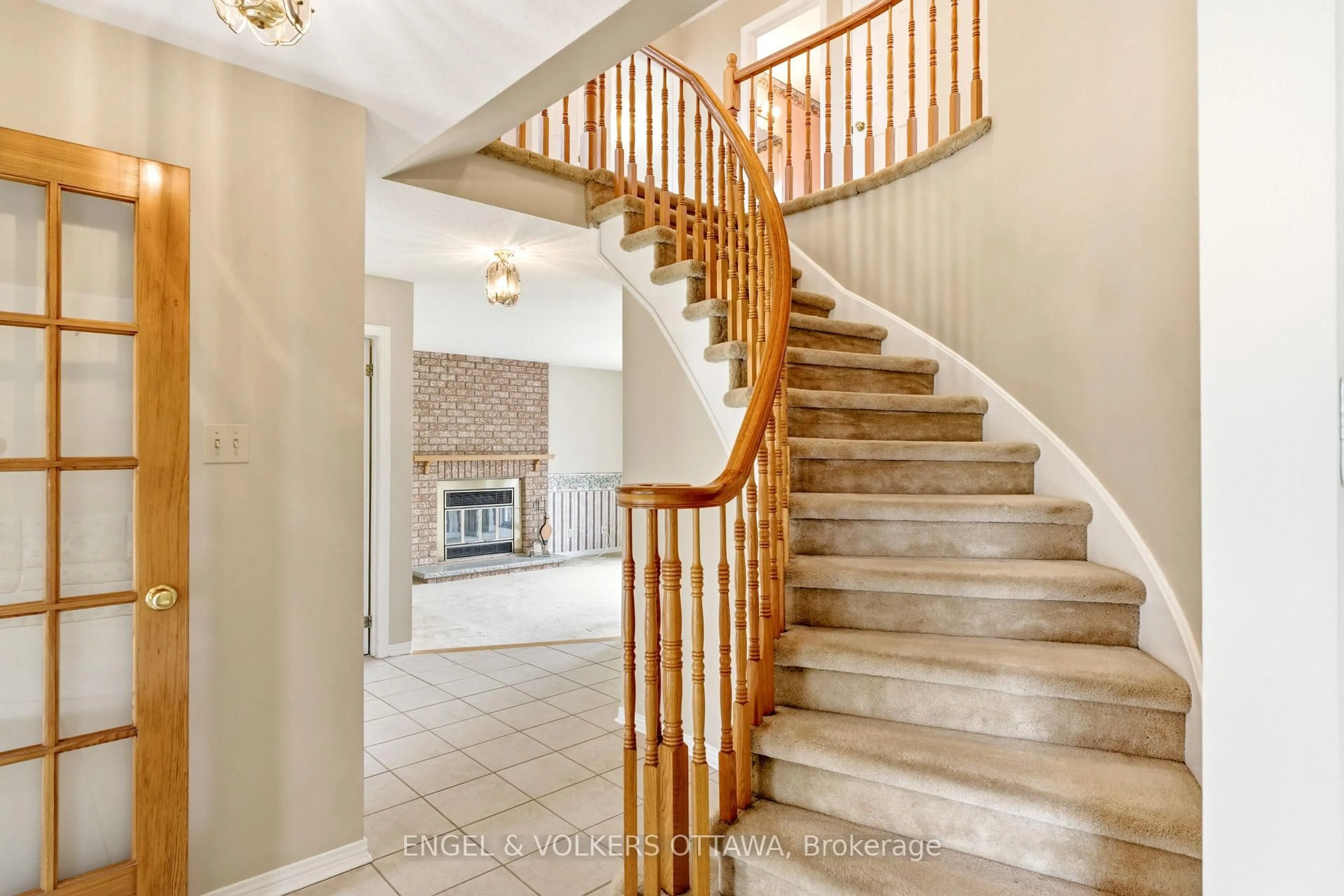 Unknown for 90 Topley Cres, Ottawa Ontario K1G 4M6