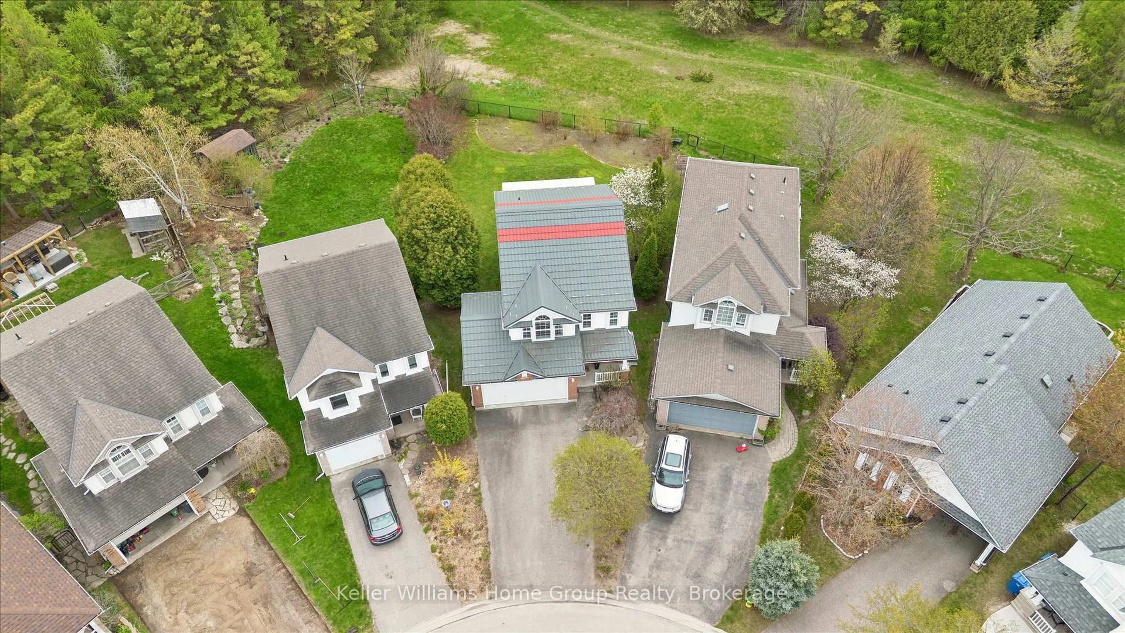 A pic from outside/outdoor area/front of a property/back of a property/a pic from drone, street for 18 Silversmith Crt, Guelph Ontario N1G 5C1