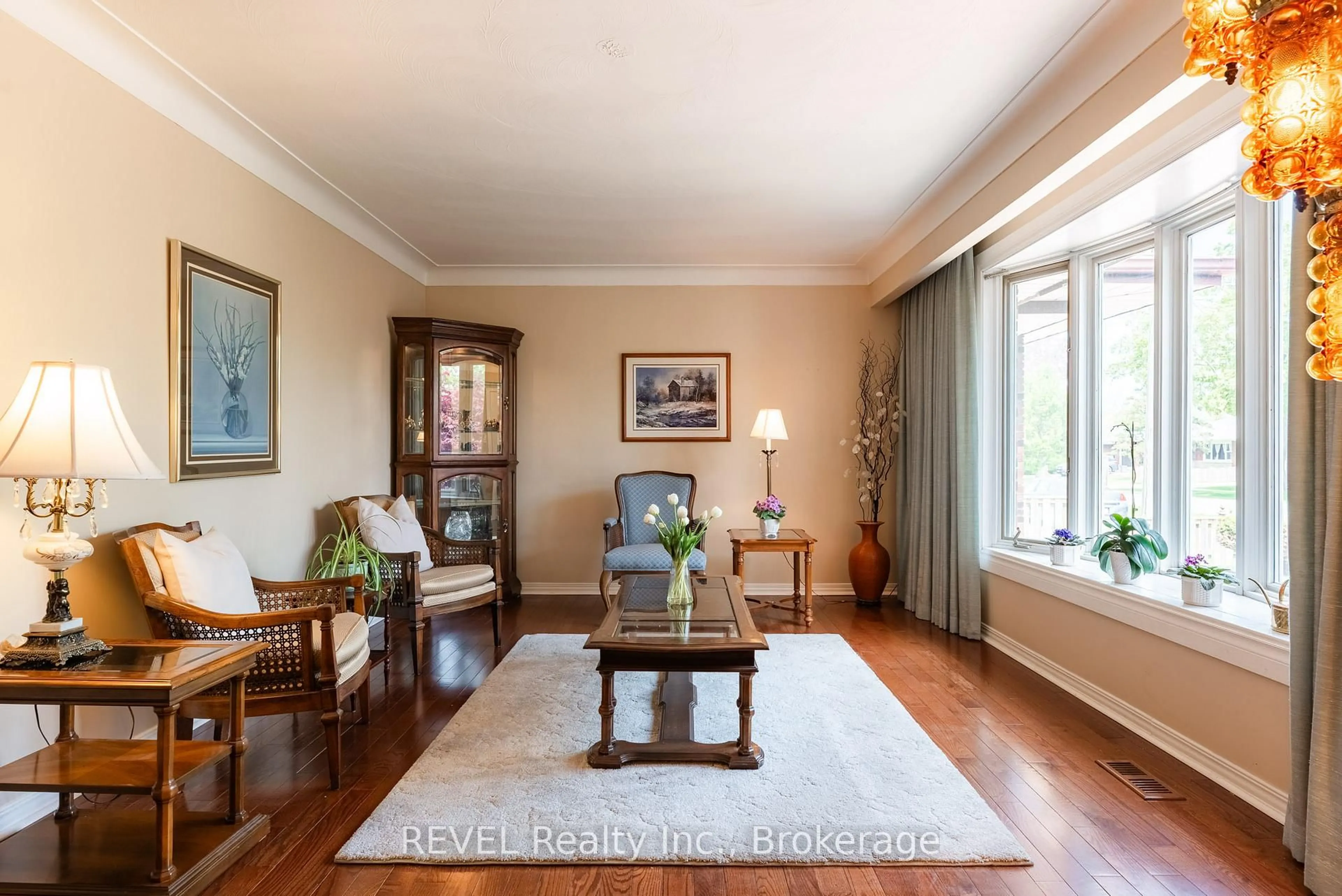 Unknown for 6 Harcove St, St. Catharines Ontario L2N 1W8