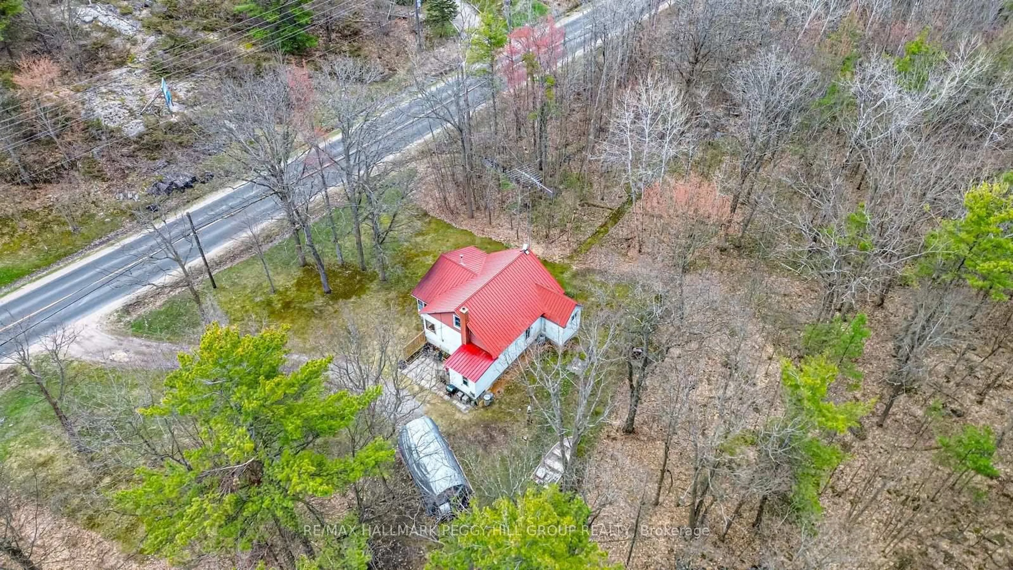 A pic from outside/outdoor area/front of a property/back of a property/a pic from drone, unknown for 1301 Honey Harbour Rd, Georgian Bay Ontario L0K 1S0