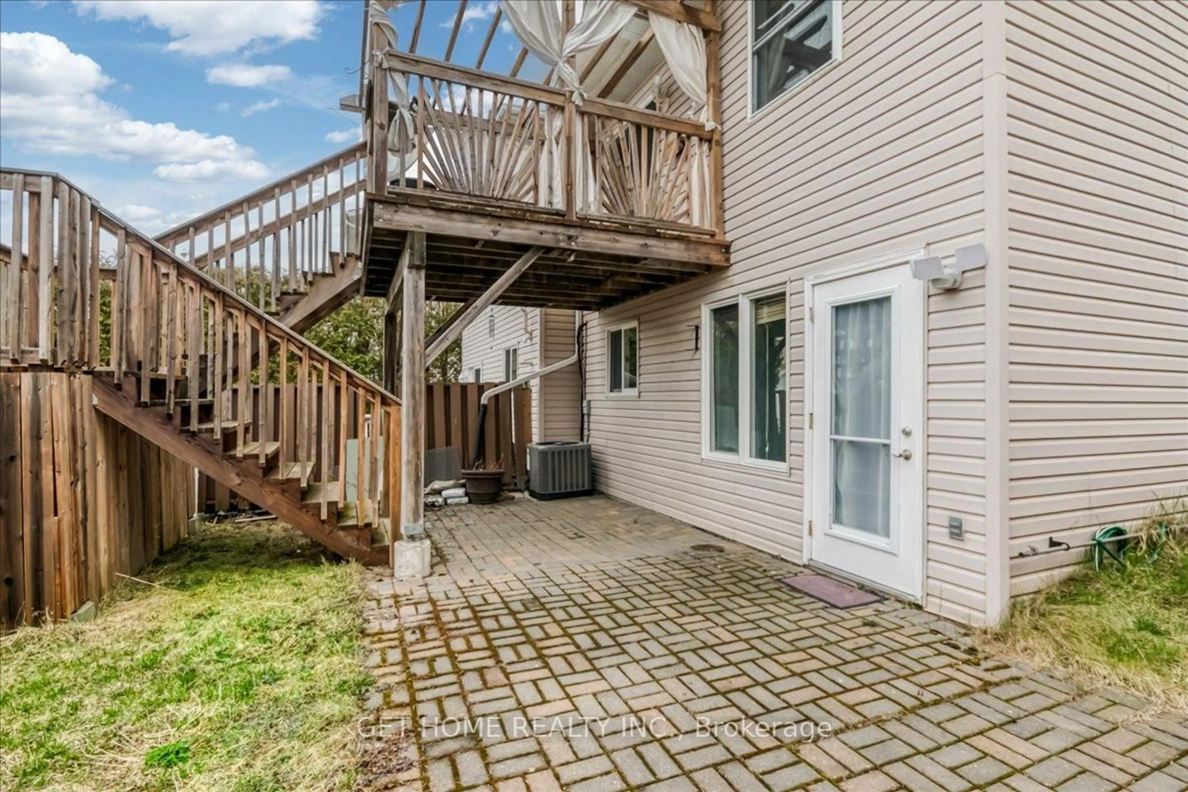 Patio, street for 26 Oakdale St, Greater Sudbury Ontario P3L 1L9