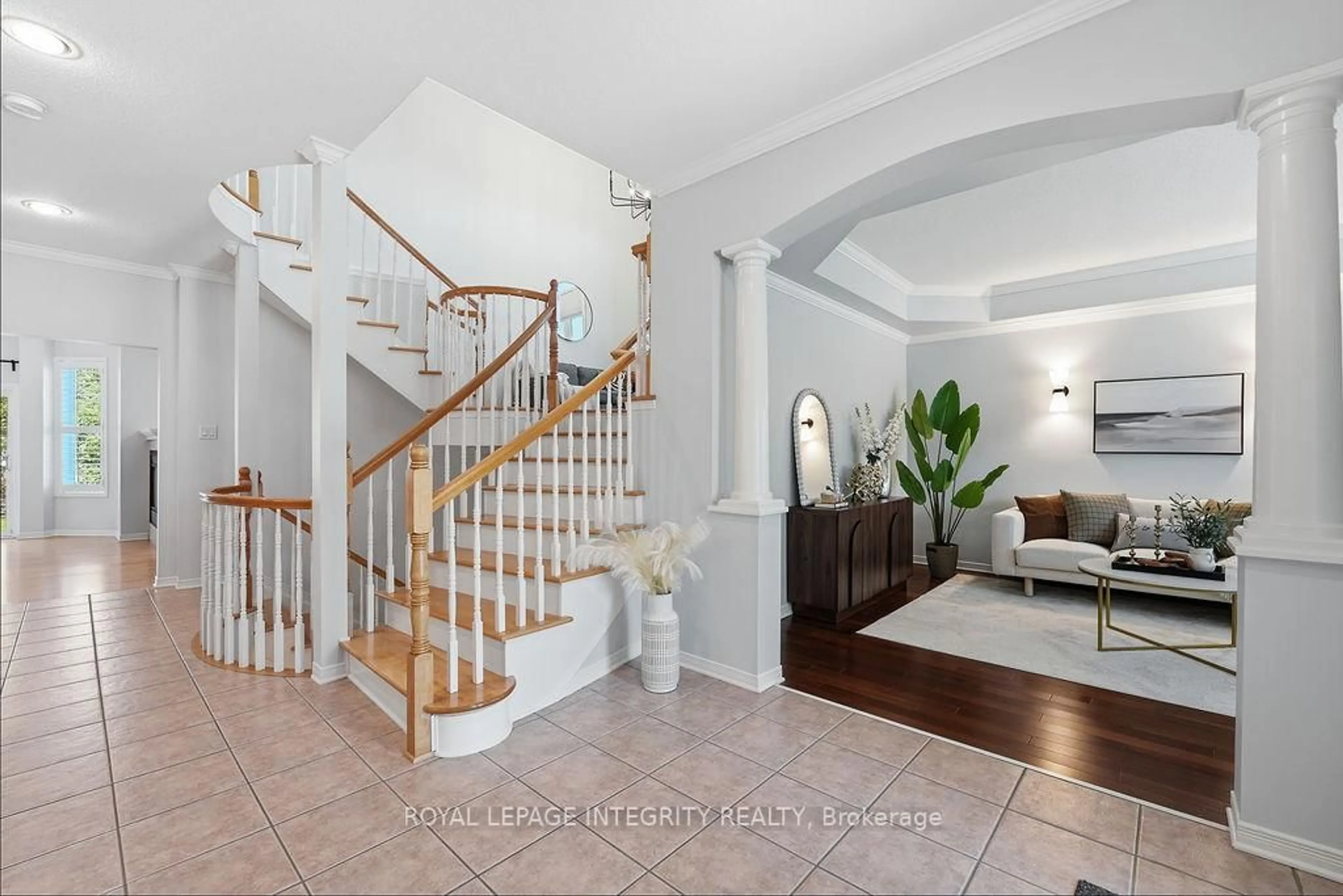 Indoor entryway for 185 INSMILL Cres, Kanata Ontario K2T 1G3
