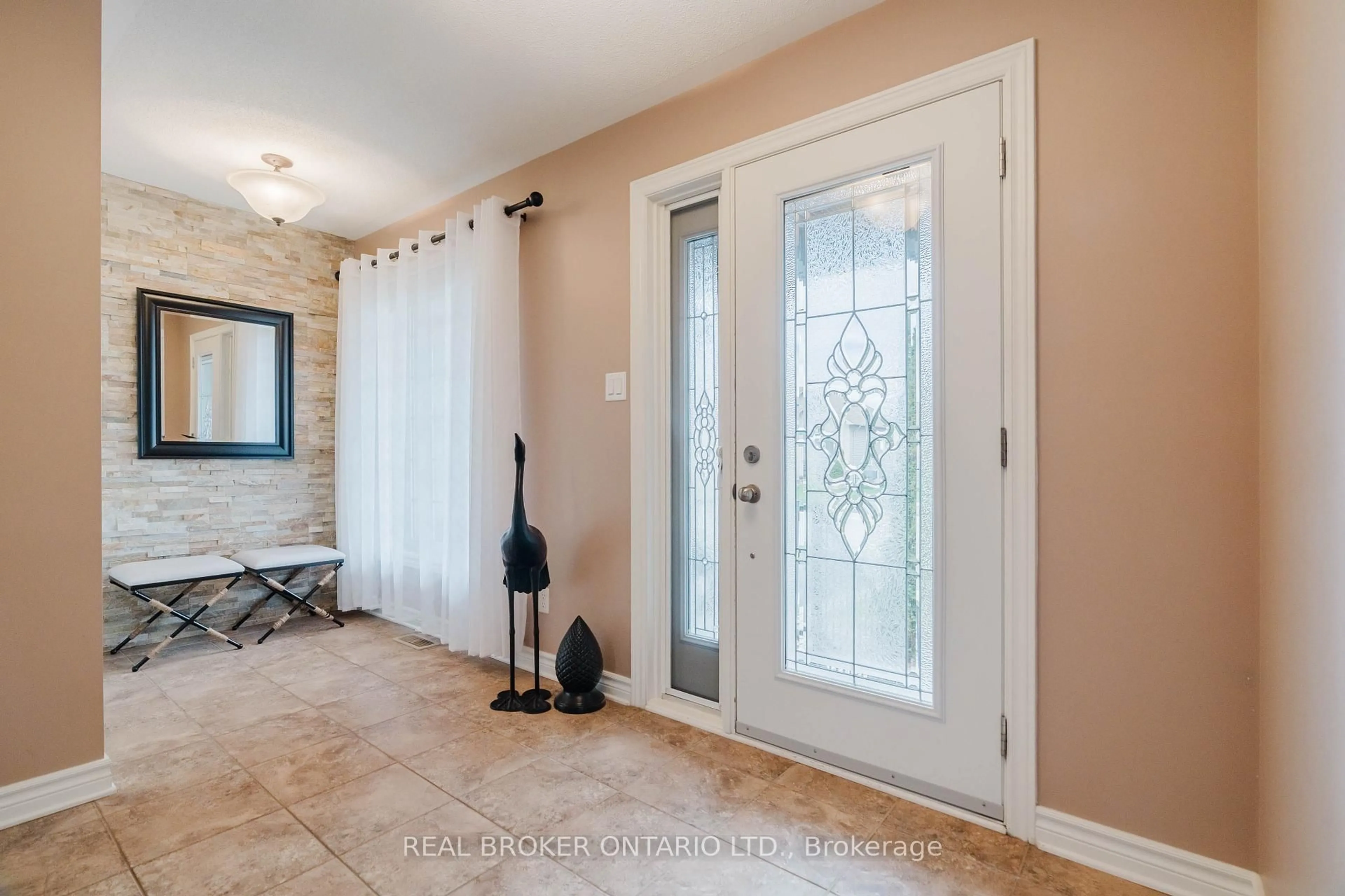 Indoor entryway for 135 Dr Bach St, Almonte Ontario K0A 1A0