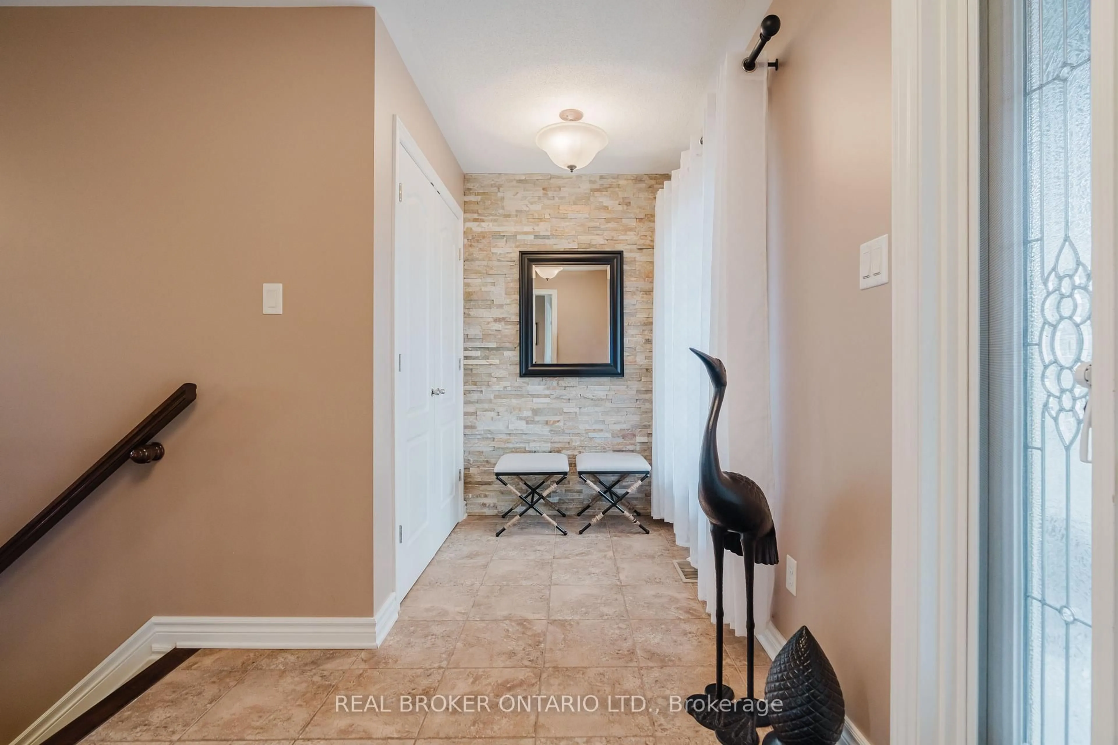 Indoor entryway for 135 Dr Bach St, Almonte Ontario K0A 1A0