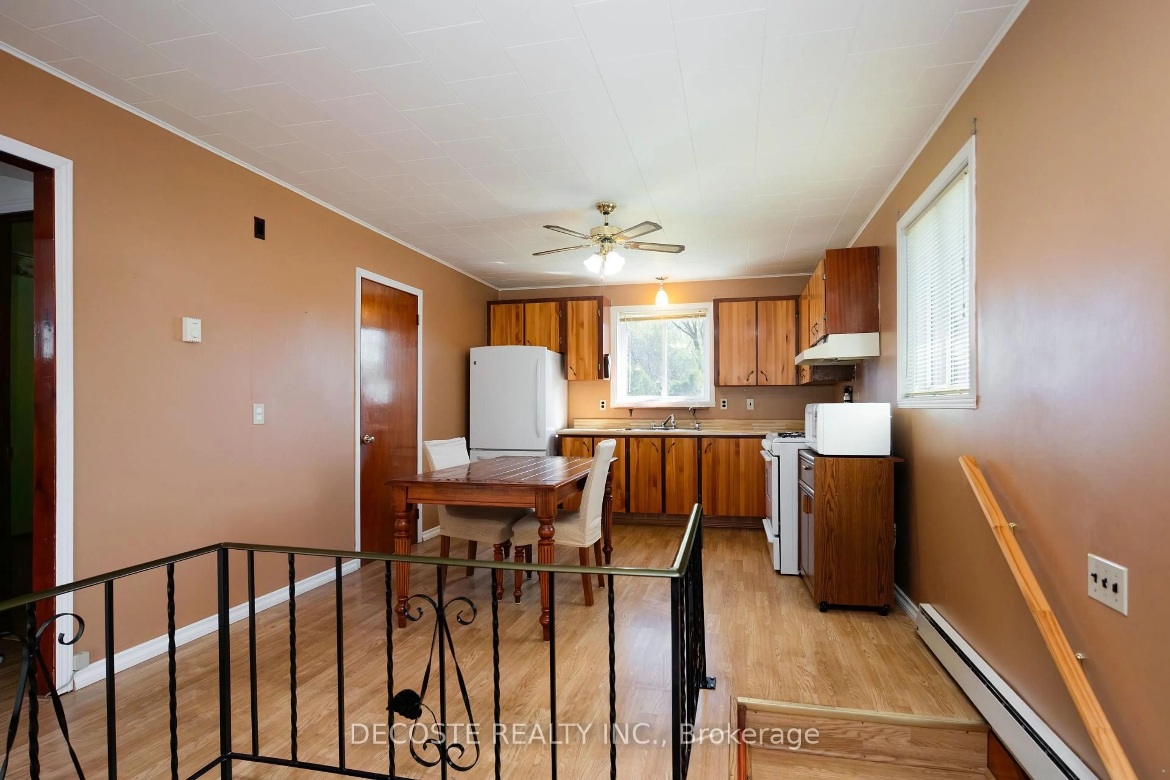 Standard kitchen, wood/laminate floor for 429 Dominion St, North Glengarry Ontario K0C 1A0
