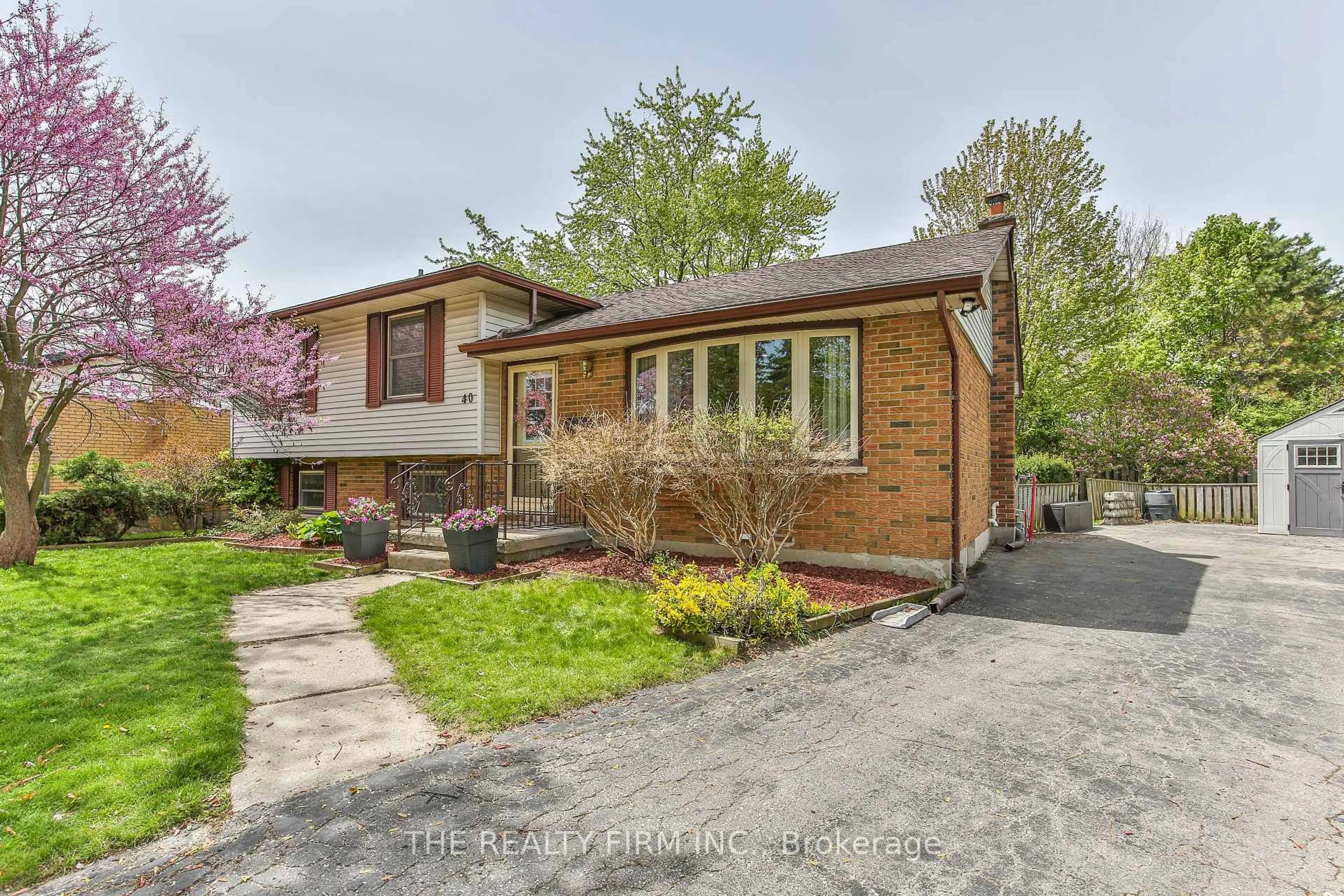 Home with brick exterior material, street for 40 Ebury Pl, London South Ontario N6C 4V4