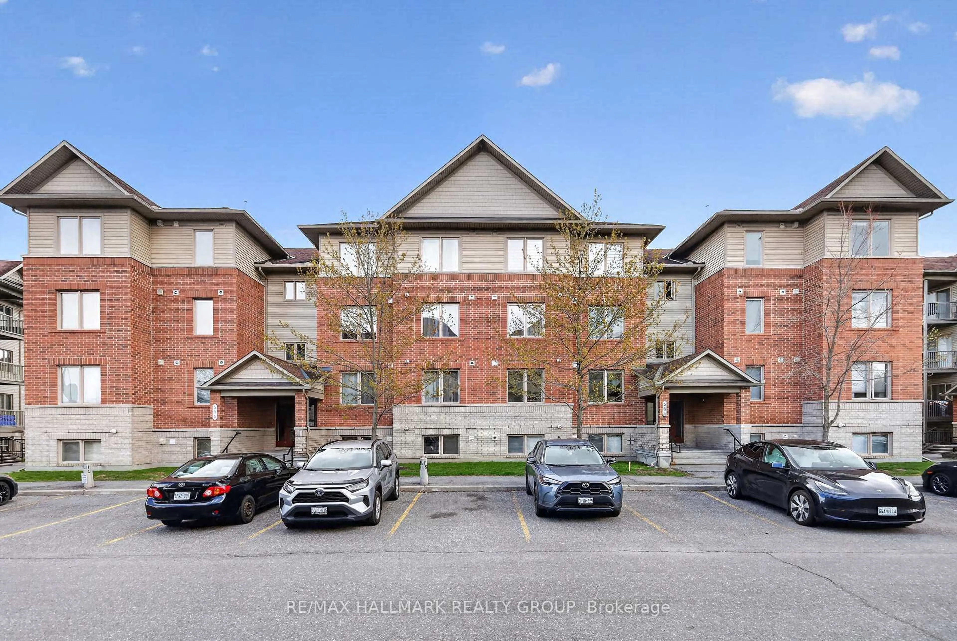 A pic from outside/outdoor area/front of a property/back of a property/a pic from drone, unknown for 585 Stonefield Private #3, Ottawa Ontario K2G 4R5