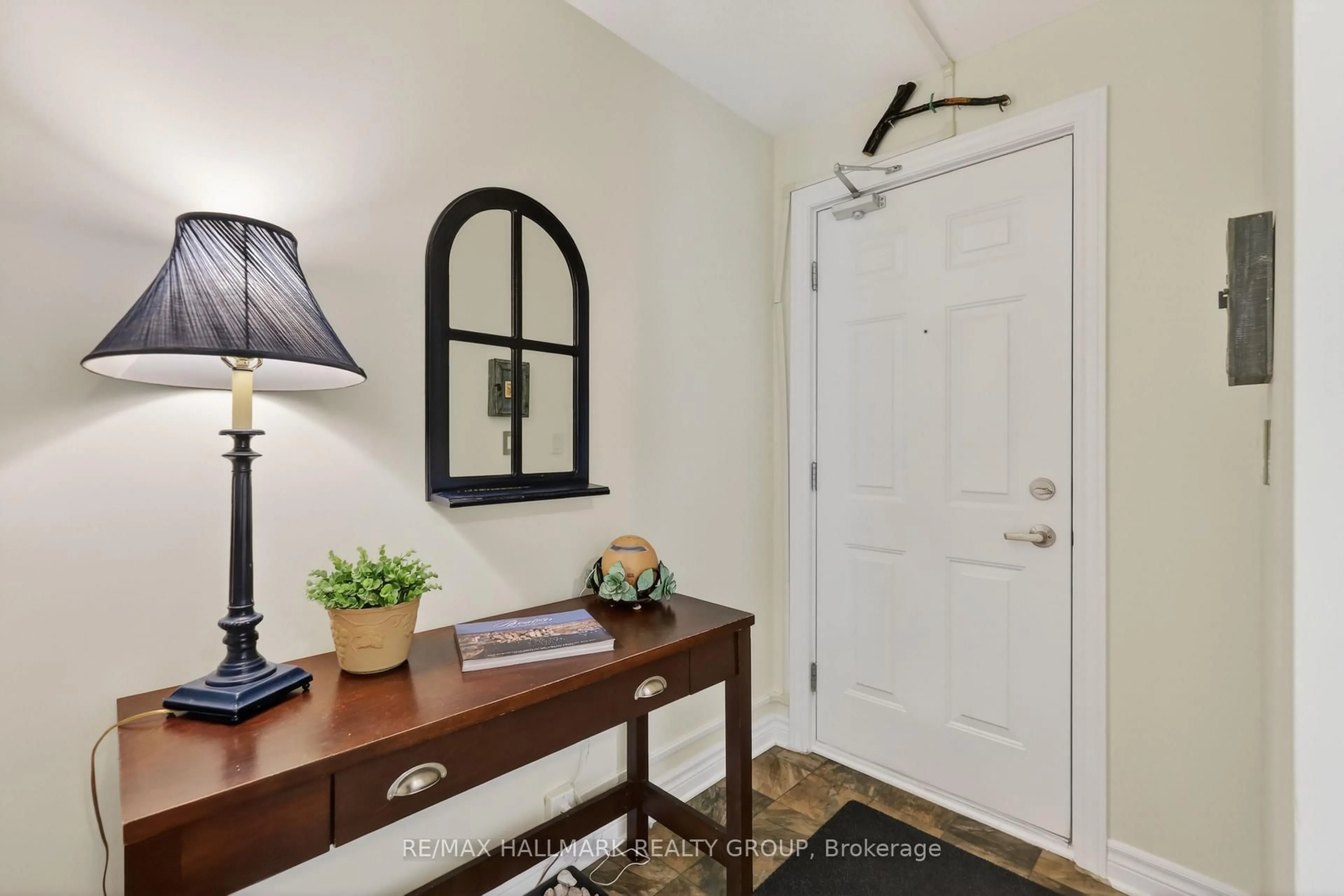 Indoor entryway for 585 Stonefield Private #3, Ottawa Ontario K2G 4R5