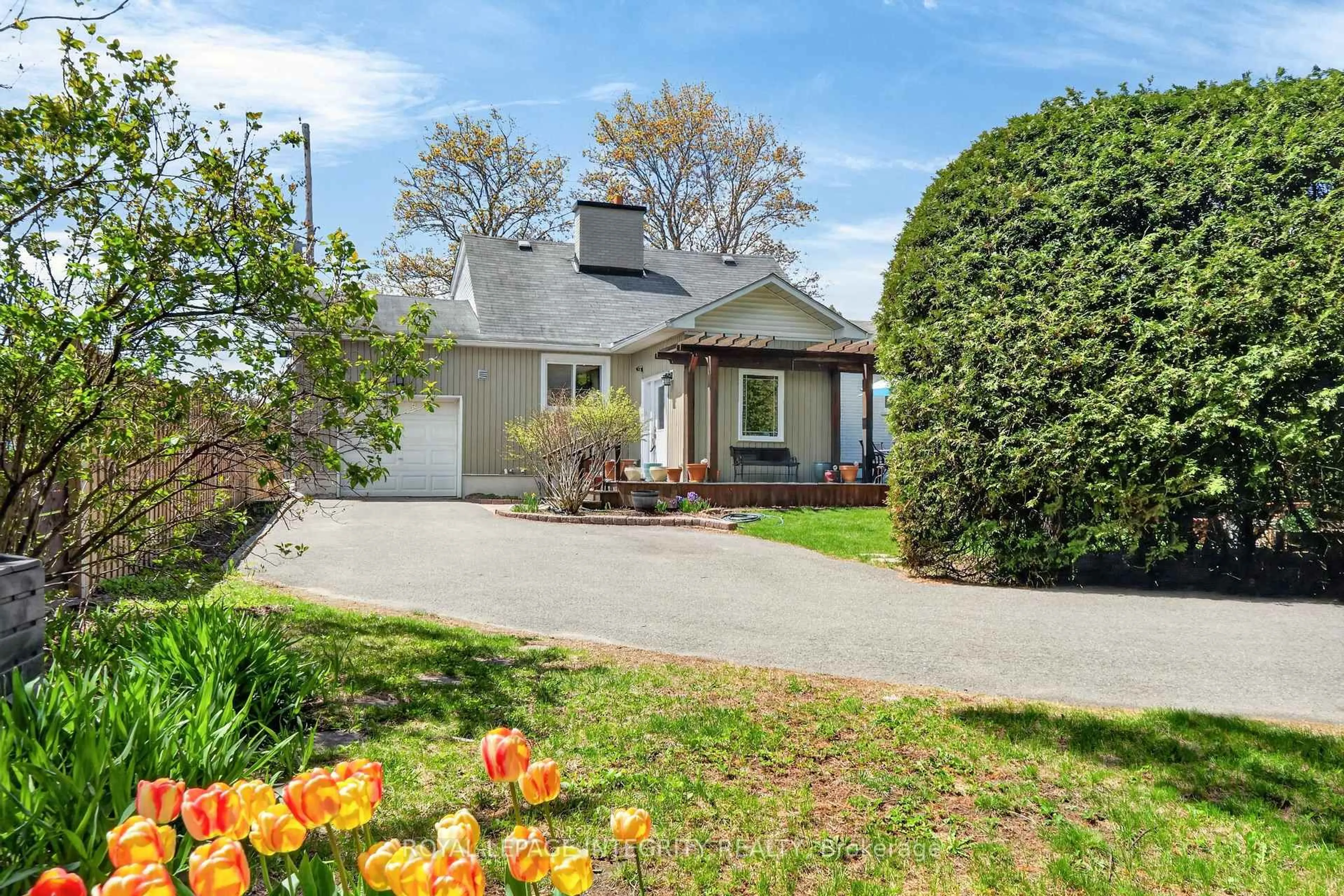 Unknown for 957 Blair Rd, Ottawa Ontario K1J 7M9