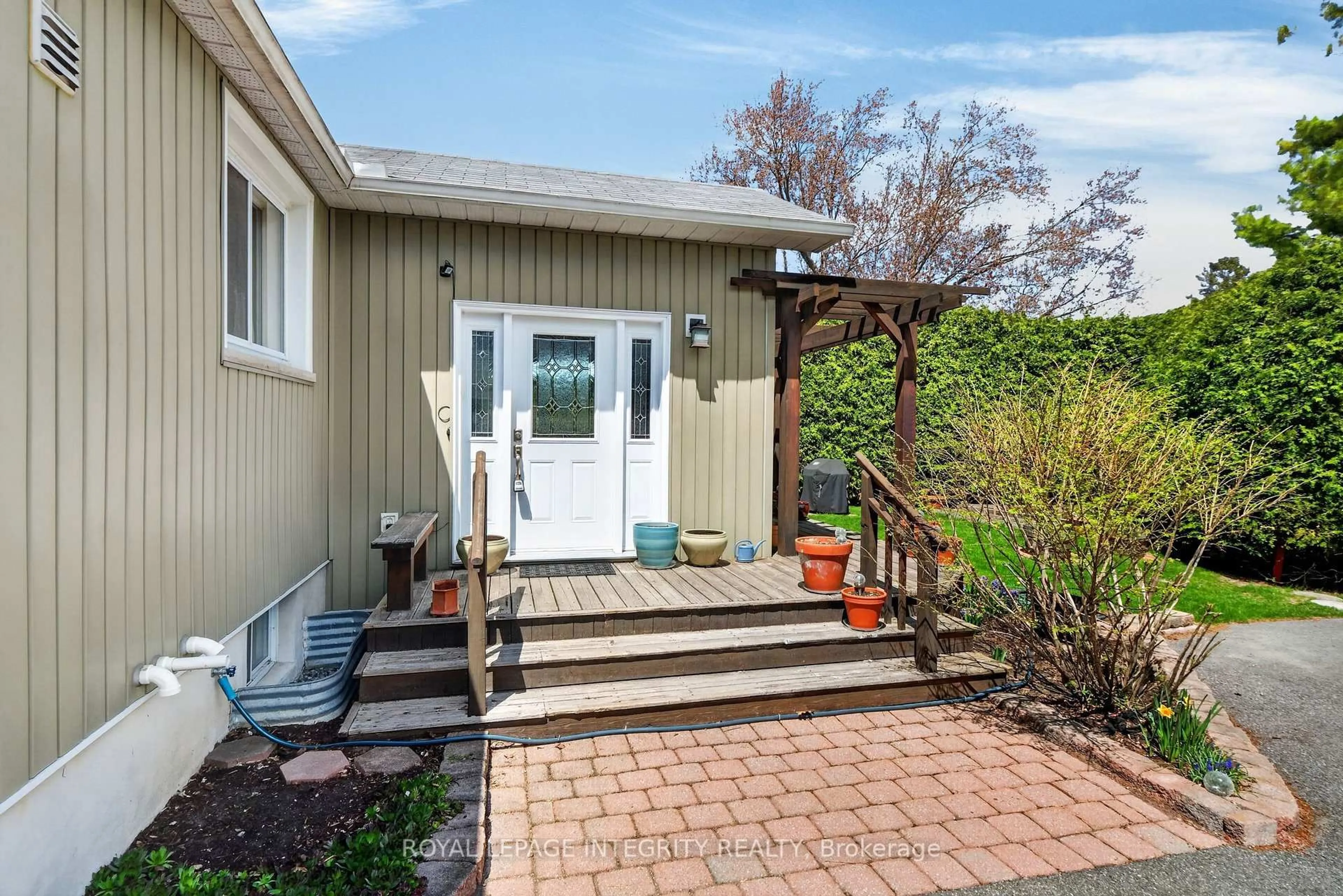 Unknown for 957 Blair Rd, Ottawa Ontario K1J 7M9