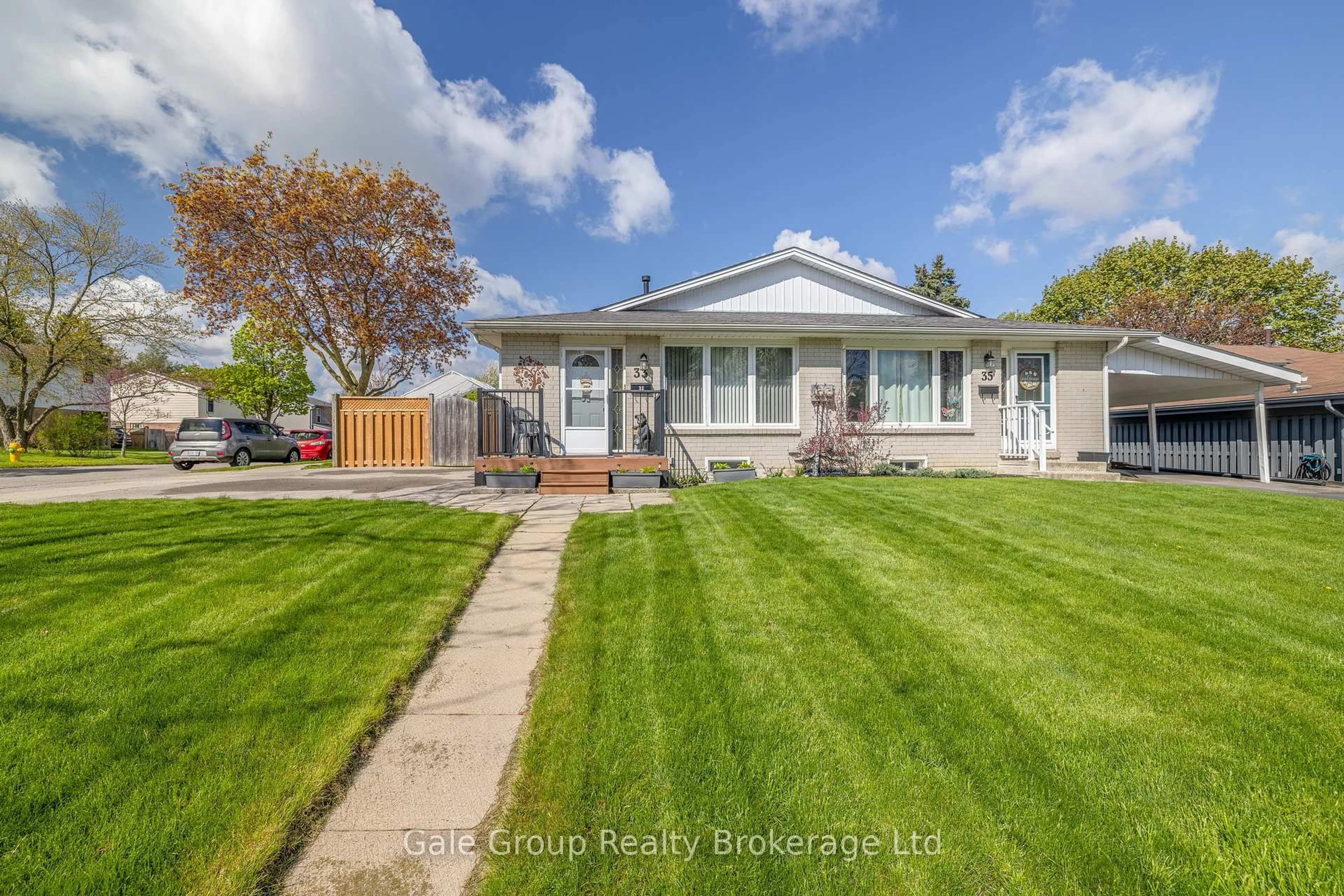 Home with vinyl exterior material, street for 33 Inverness St, Brantford Ontario N3V 1A9
