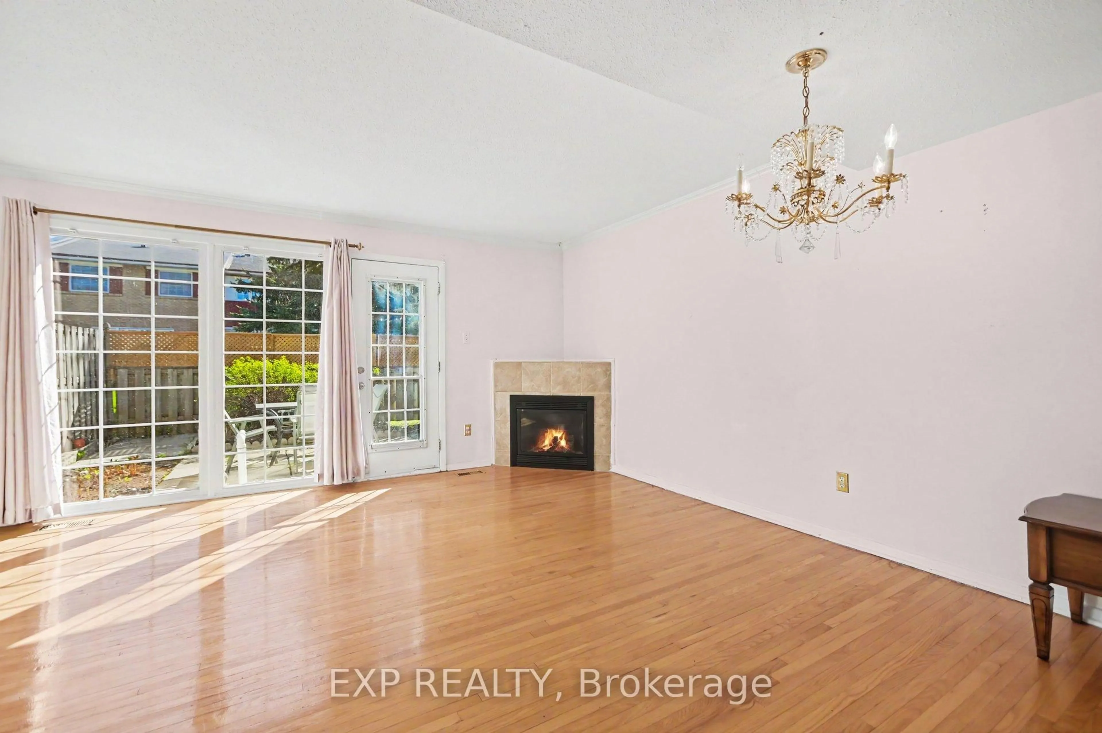 A pic of a room for 61 Monterey Dr, Ottawa Ontario K2H 7A9