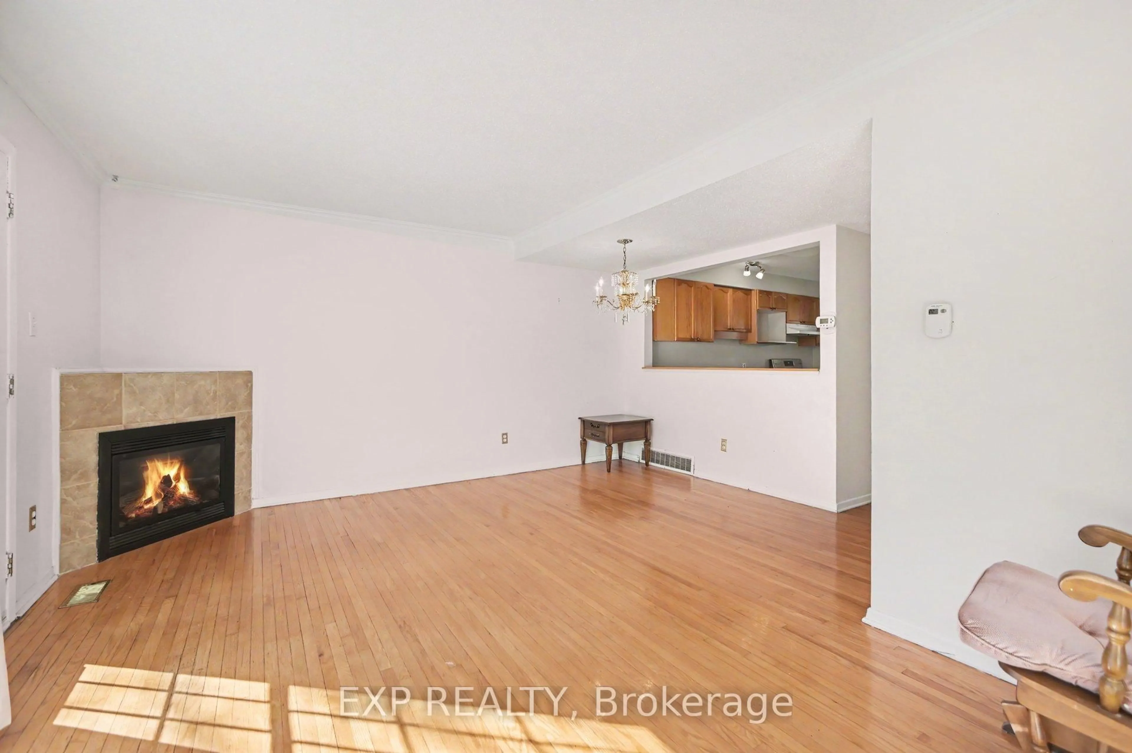 A pic of a room for 61 Monterey Dr, Ottawa Ontario K2H 7A9