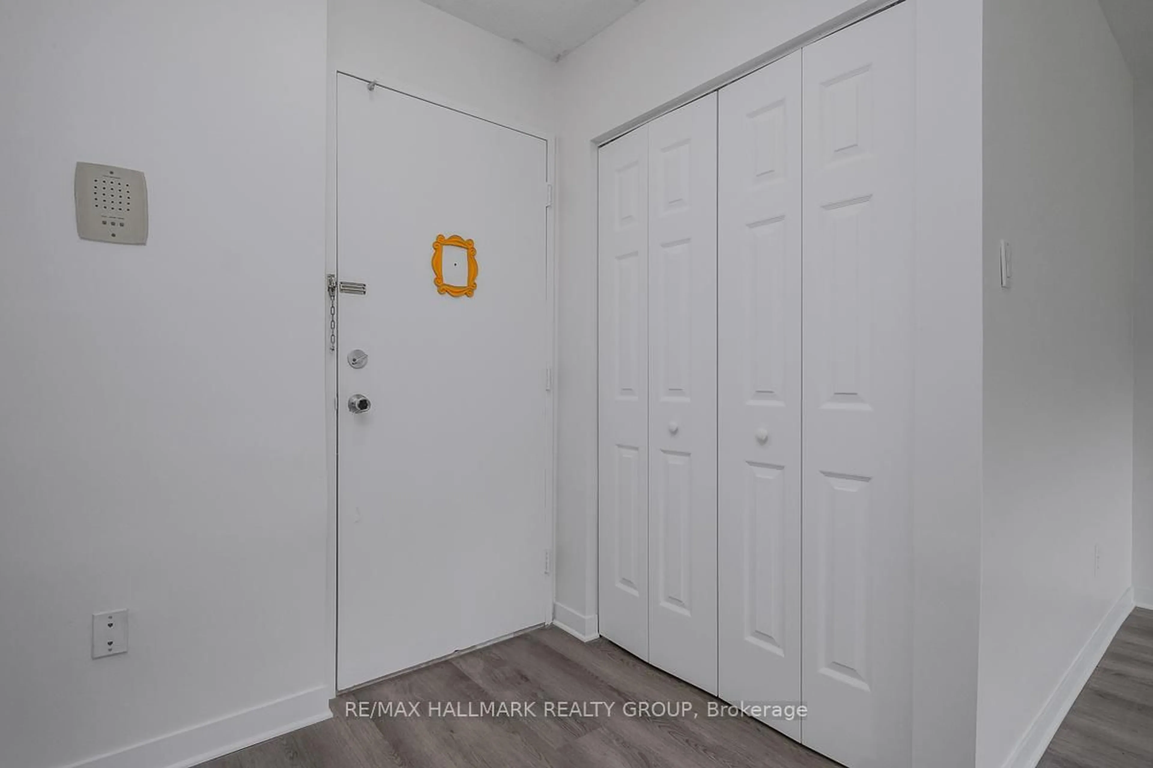 Indoor entryway for 2041 Arrowsmith Dr #105A, Ottawa Ontario K1J 7V7