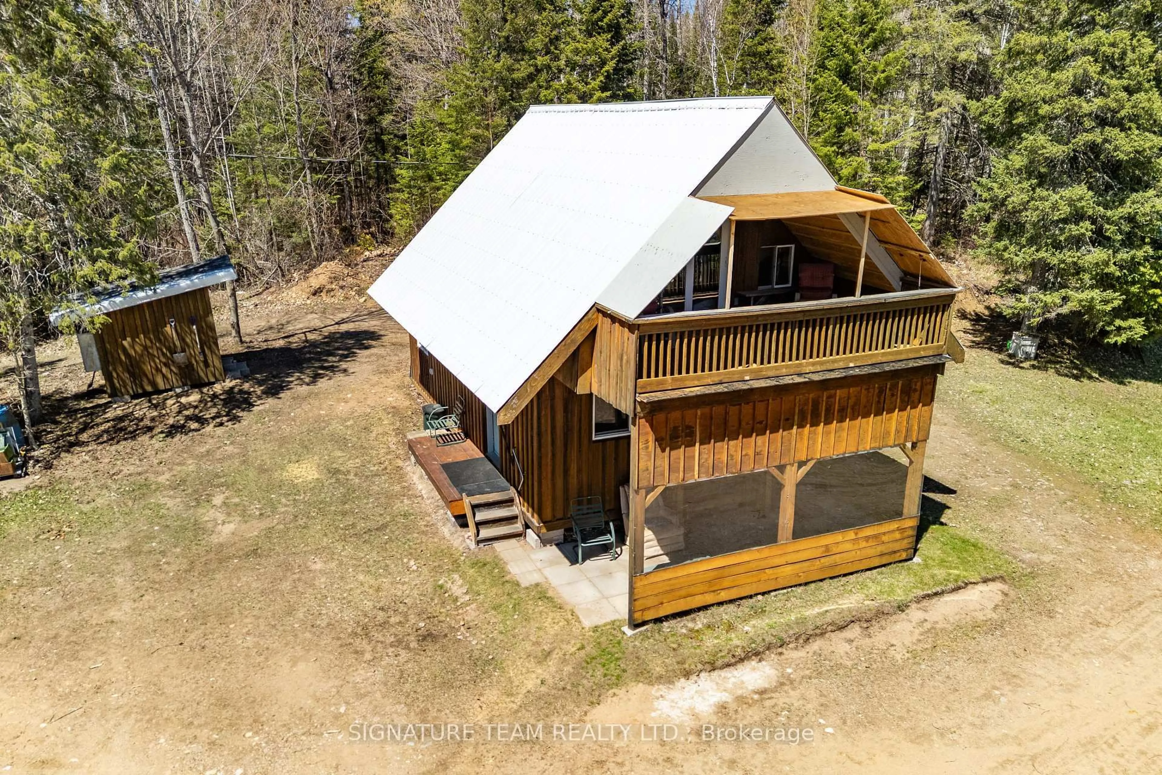 A pic from outside/outdoor area/front of a property/back of a property/a pic from drone, building for 527 B Lorwell Lake Dr, Killaloe Ontario K0J 2A0
