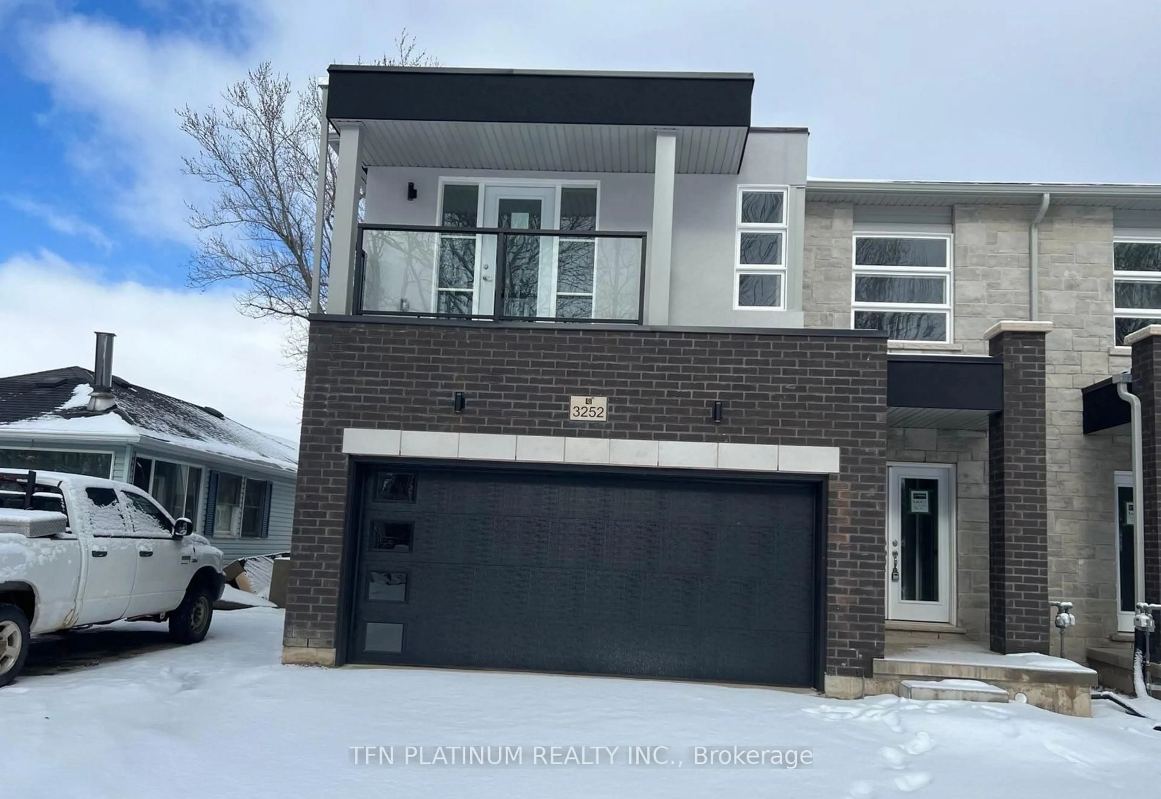 Home with brick exterior material, mountain view for 3252 Parker Ave, Fort Erie Ontario L0S 1N0