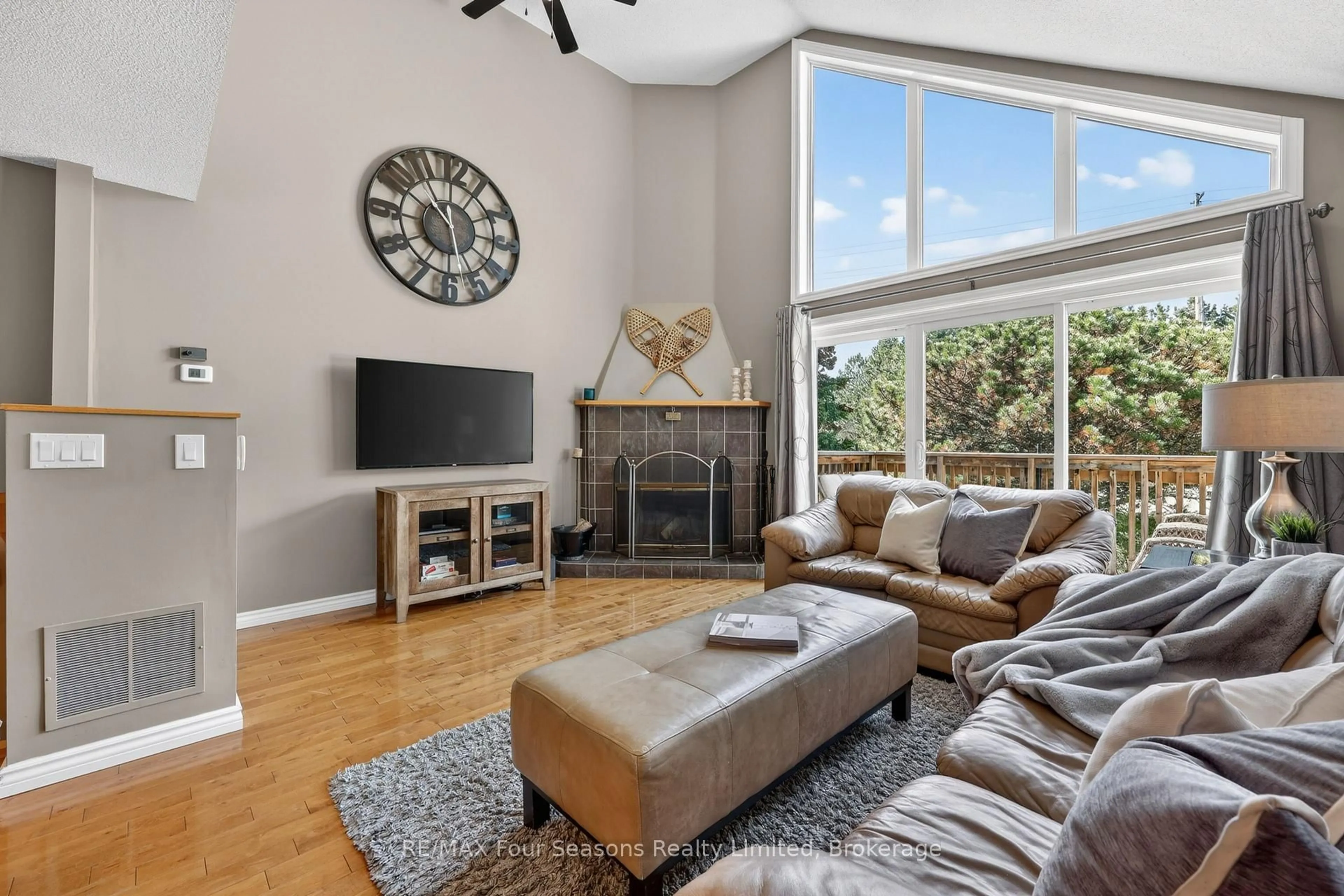 Living room with furniture, unknown for 104 Kellie's Way #Unit #21, Blue Mountains Ontario L9Y 0L5